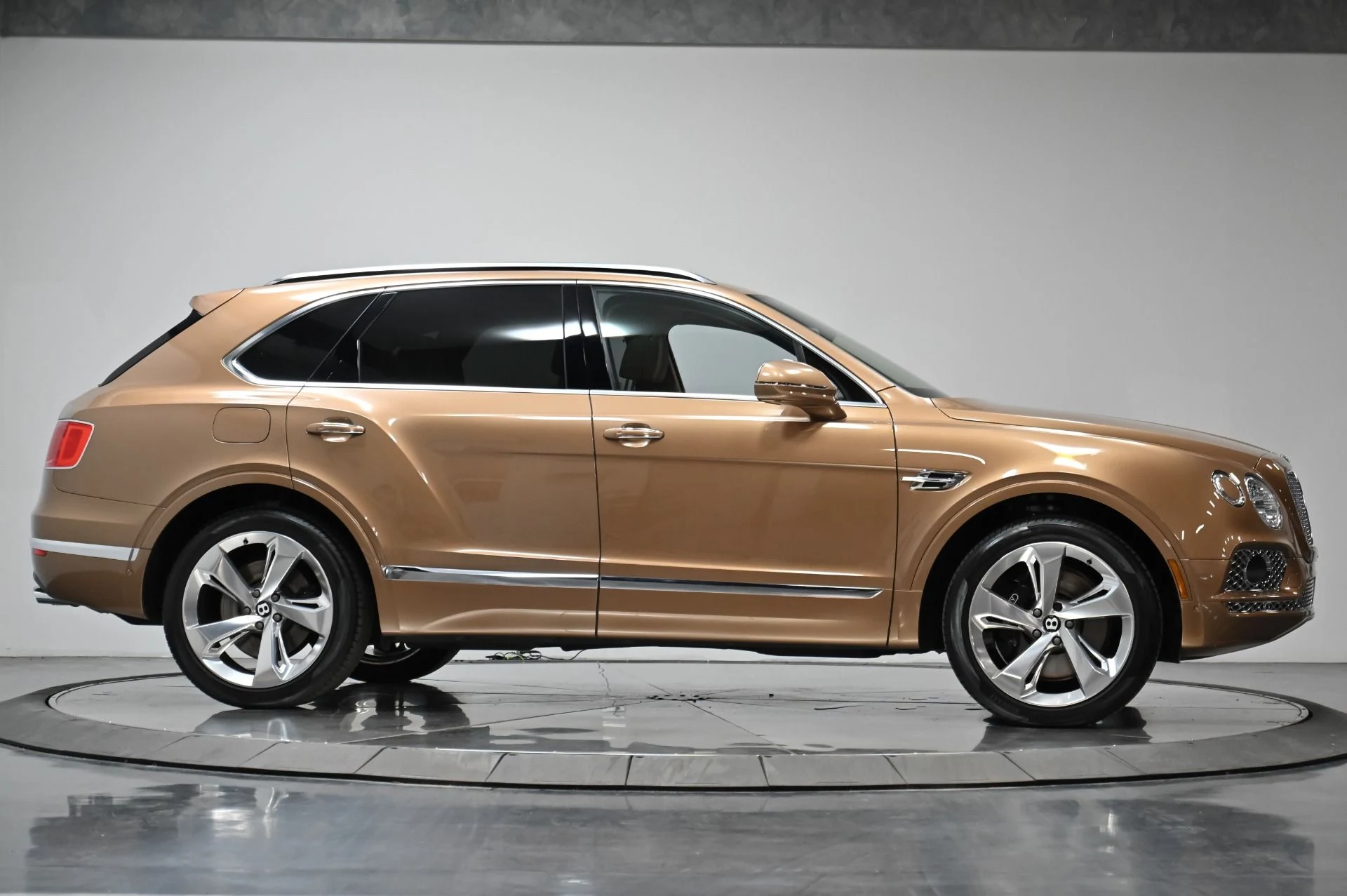 mph012_2352326484_Used_2017_Bentley_Bentayga_W12_1759876449_74a3bb38d0