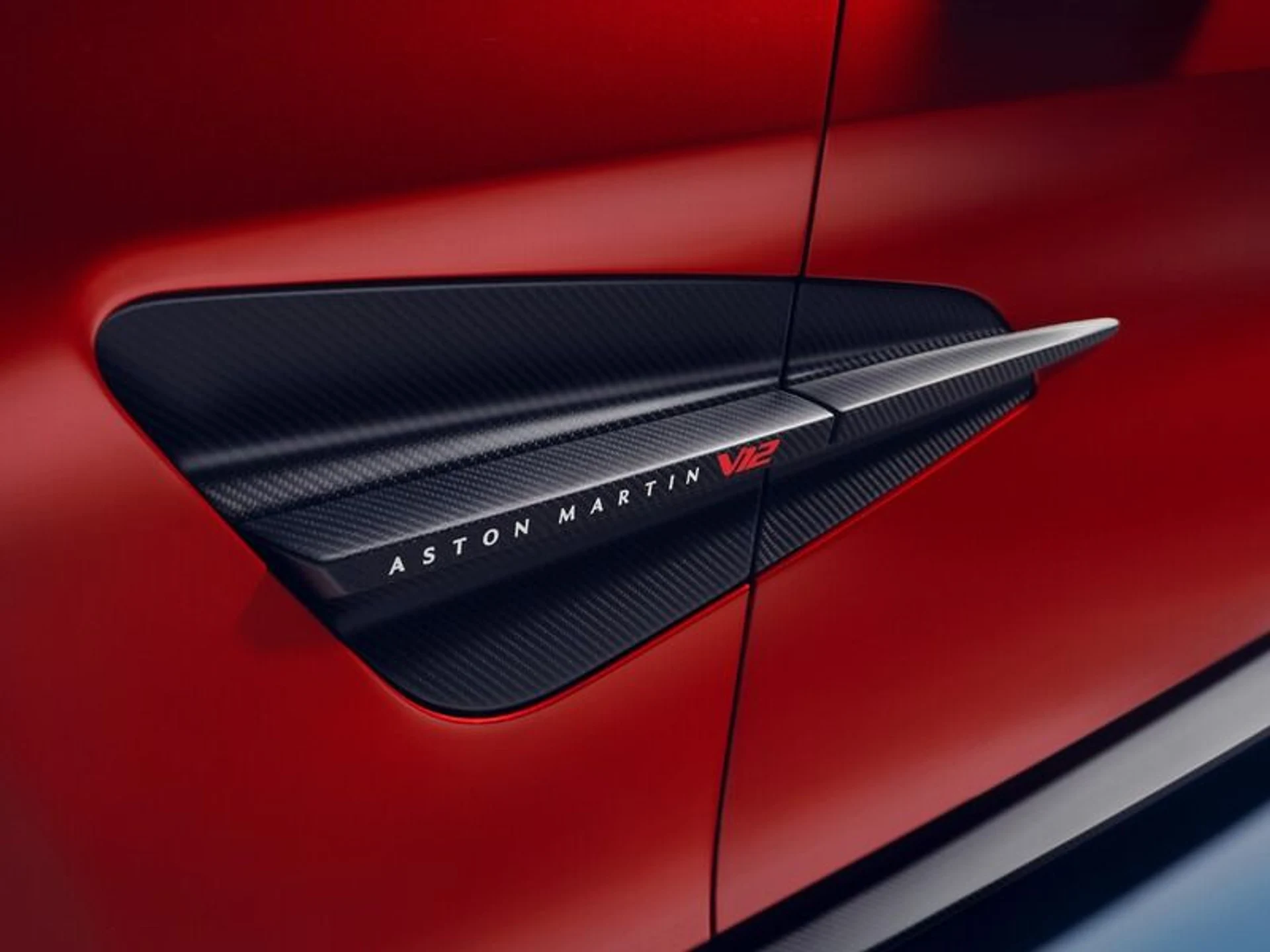 mph012_2359781908_New_2025_Aston_Martin_Vanquish_f4f4eba305