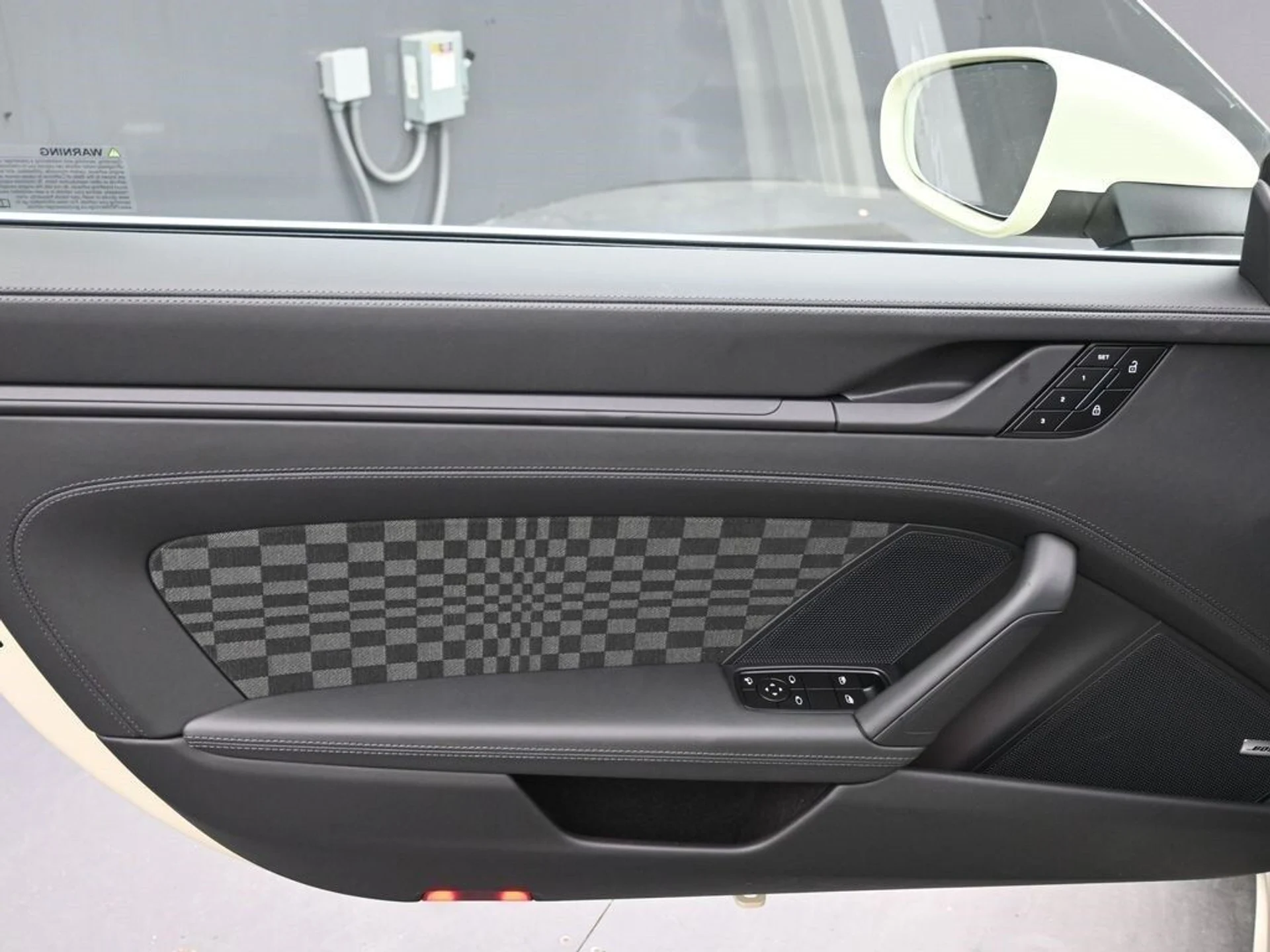 mph012_2366545275_c9edb8f7134642d4988a8a5d0fe15d81x_c28b5aa405