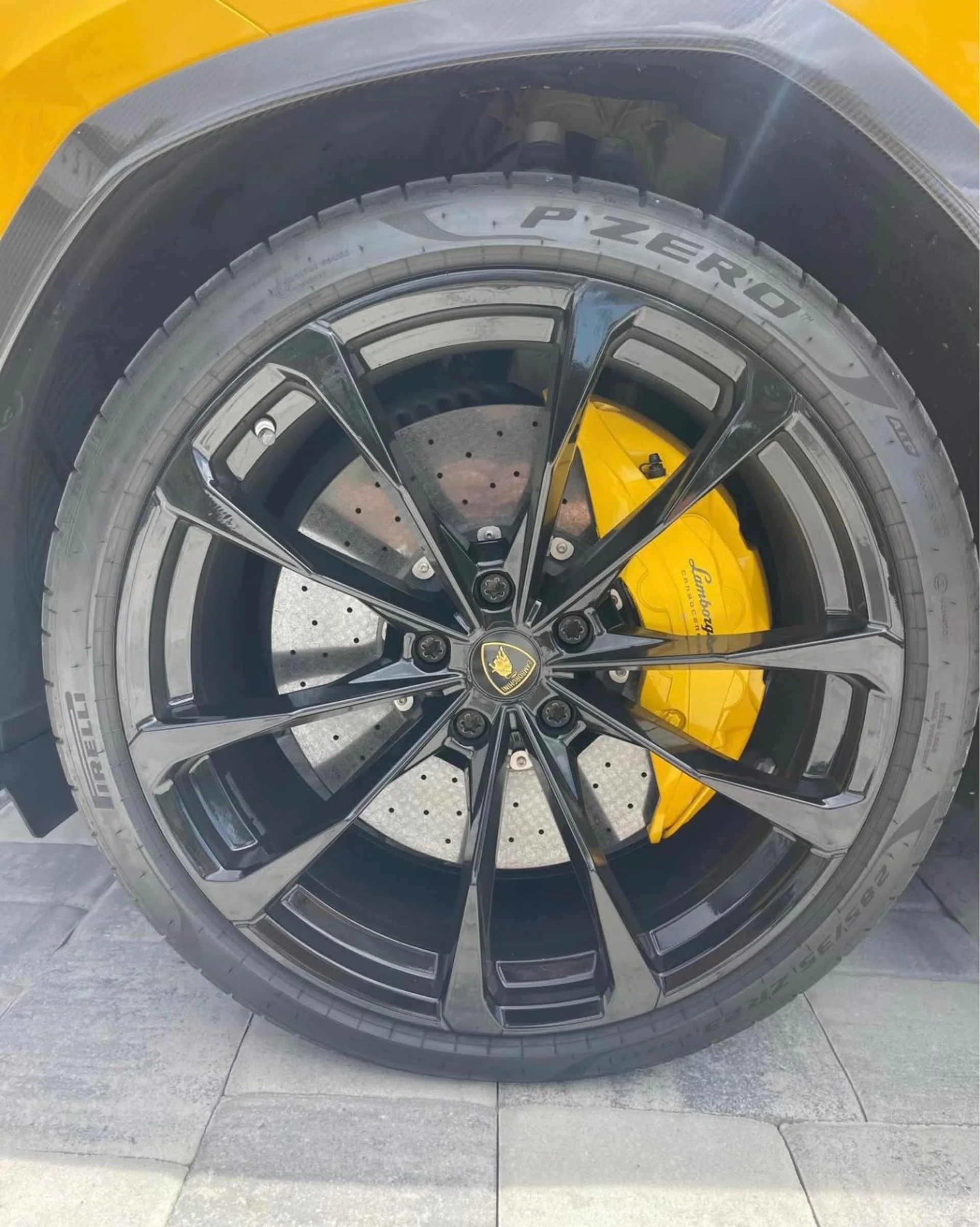 mph012_2368241409_Used_2020_Lamborghini_Urus_1754064719_4af9e26020