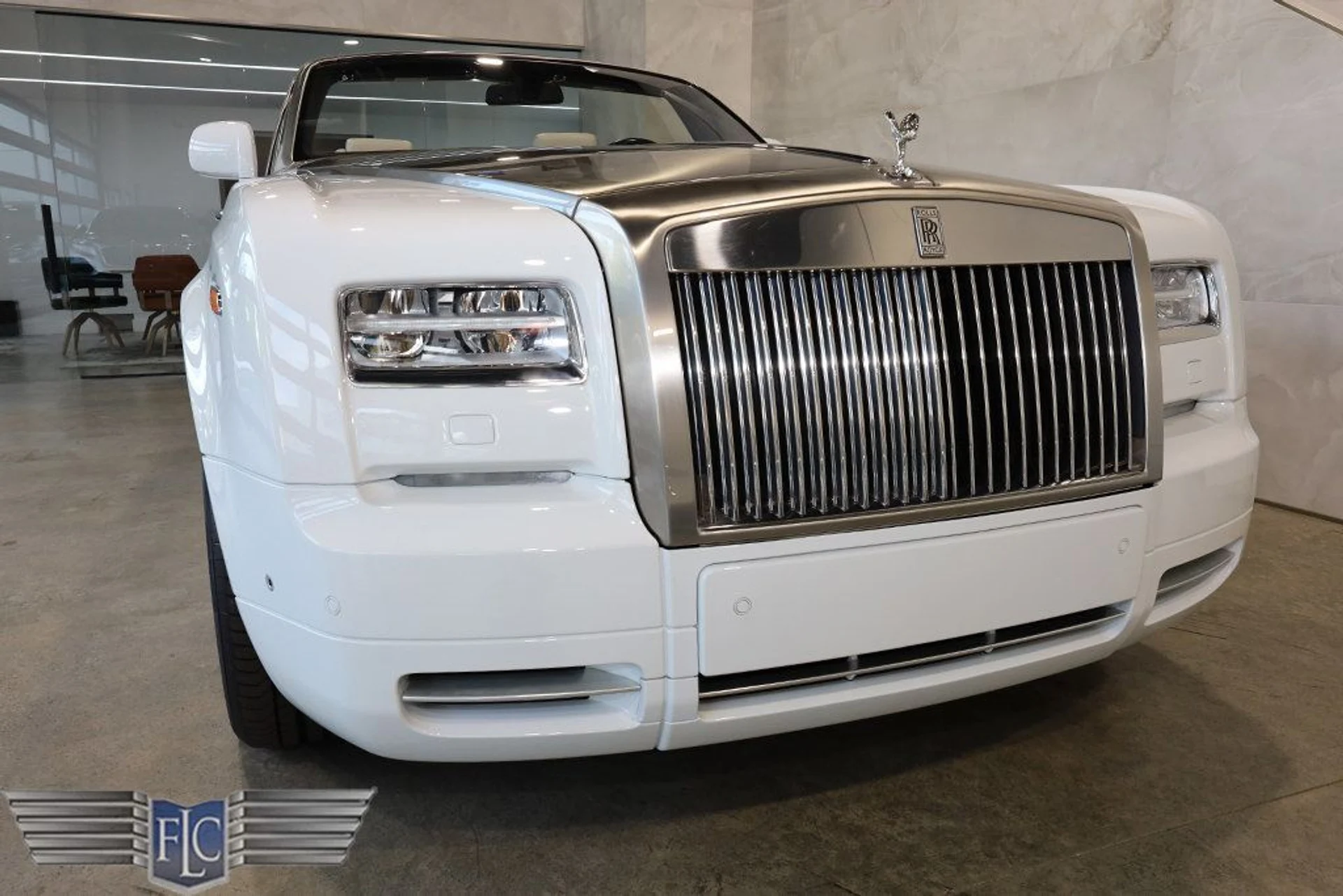 mph012_2374757122_used_2014_rolls_royce_phantom_drophead_coupe_9689_22941725_13_1024_4383f6d962