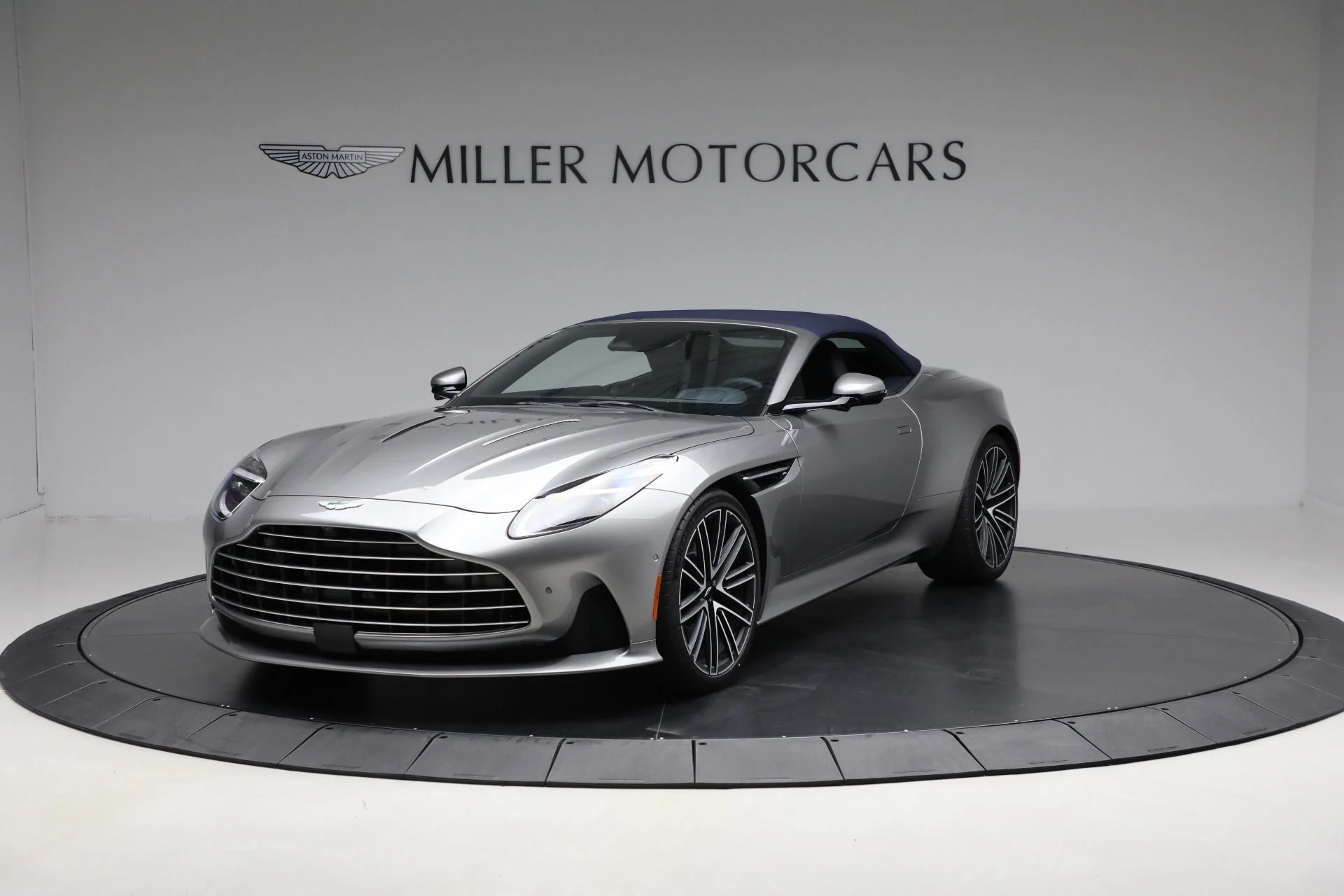 mph012_2375100973_New_2025_Aston_Martin_DB_12_Volante_fb6dd81795