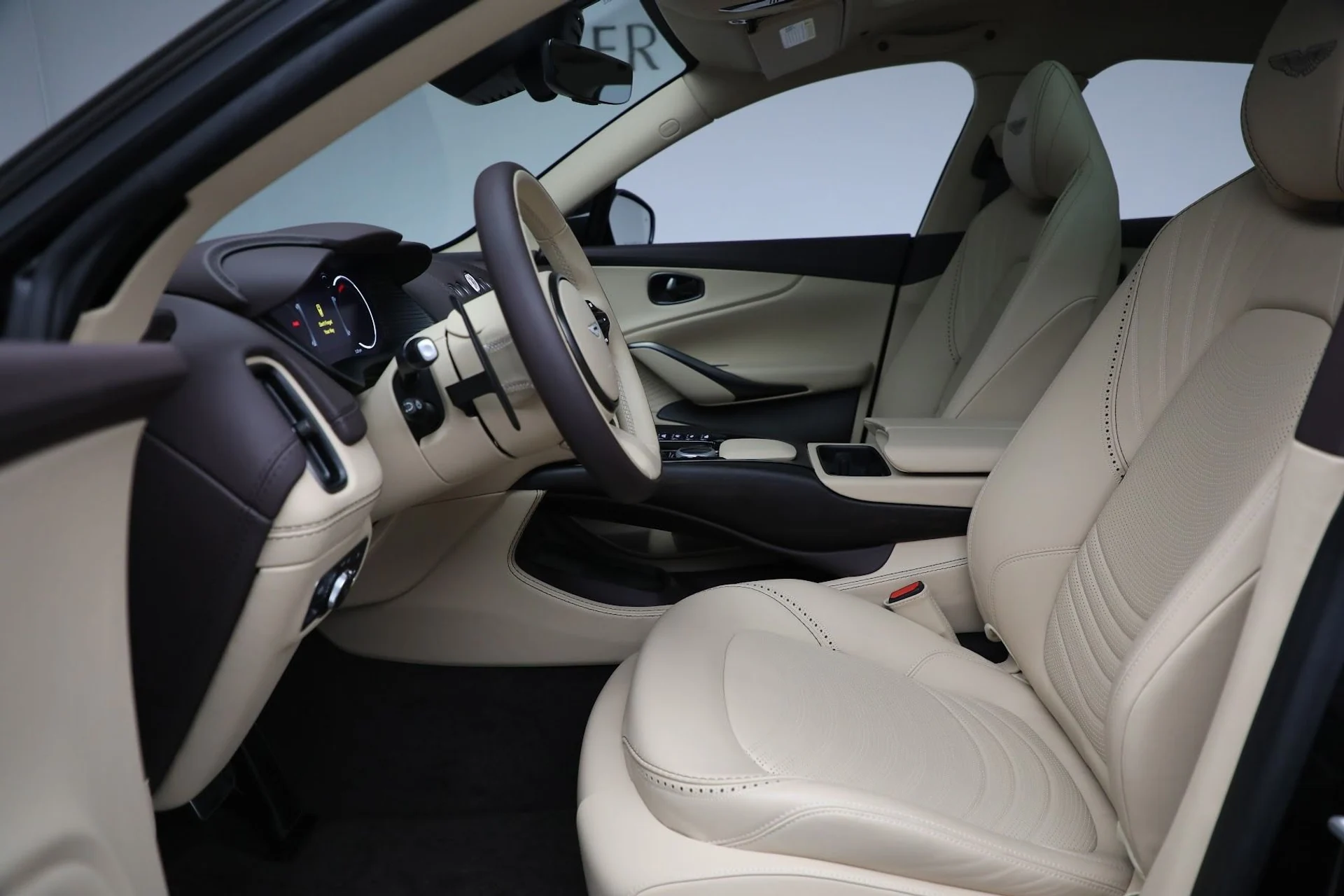 mph012_2376577919_Used_2022_Aston_Martin_DBX_1667327146_c5c5d94ab6