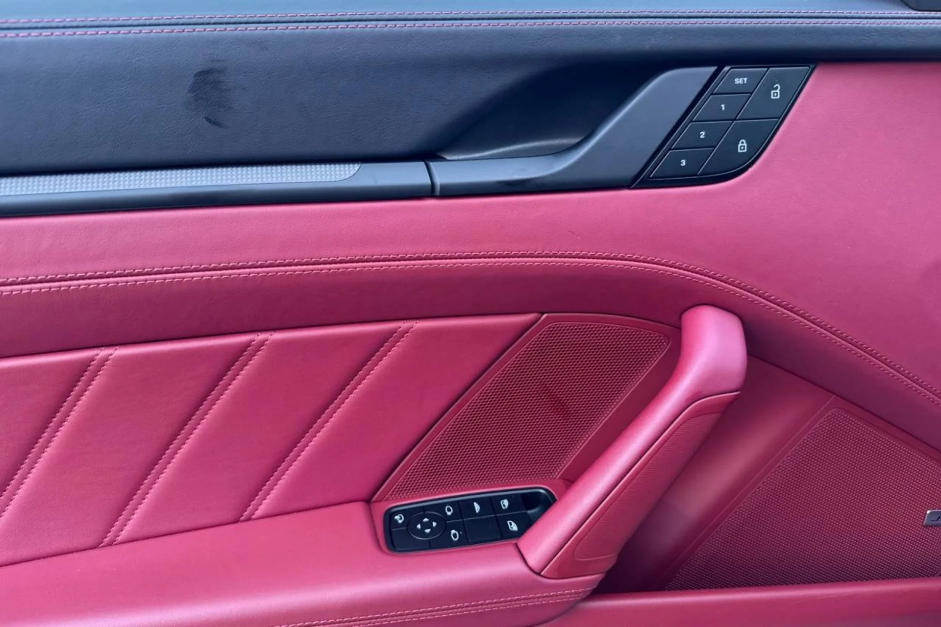 mph012_2378863886_1280_516eec1396