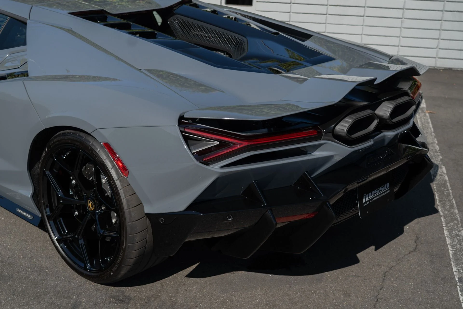 mph012_2379358219_Used_2024_Lamborghini_Revuelto_1755720584_1ebc410231