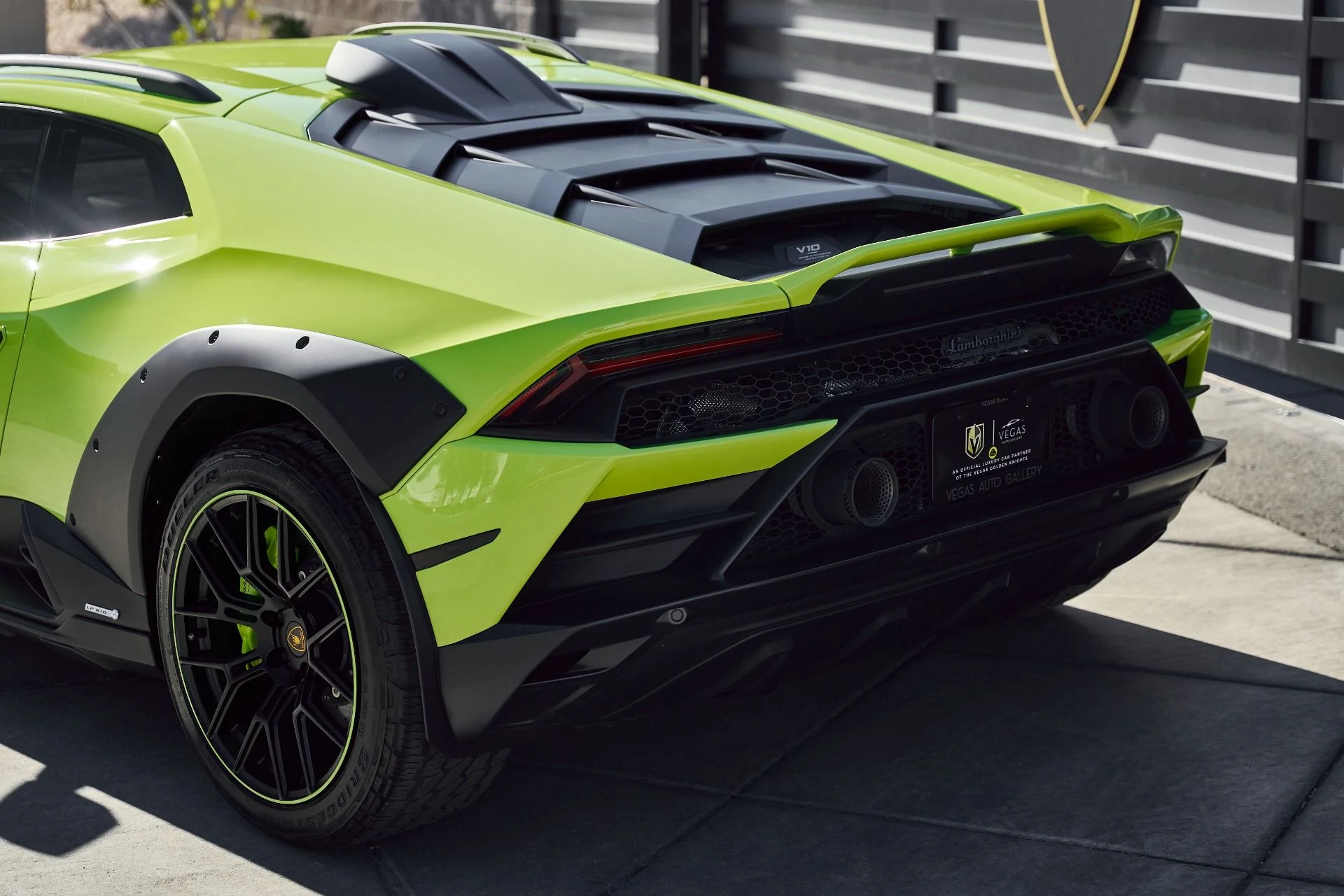 mph012_2384165556_Used_2024_Lamborghini_Huracan_Sterrato_Base_1767062375_fdac20a223