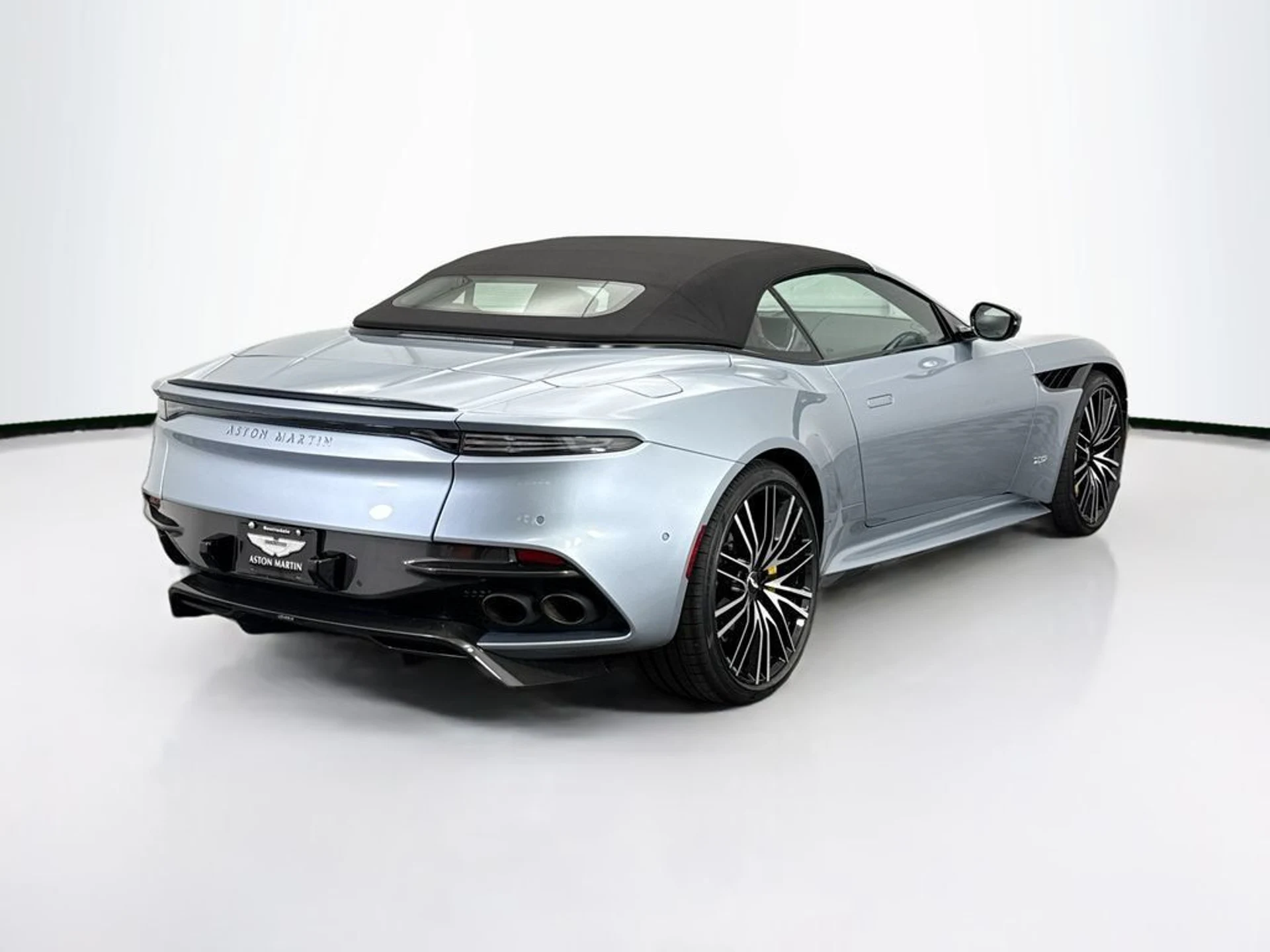 mph012_2386769581_used_2021_aston_martin_dbs_superleggeravolante_8119_22994396_13_1024_35d37dac70