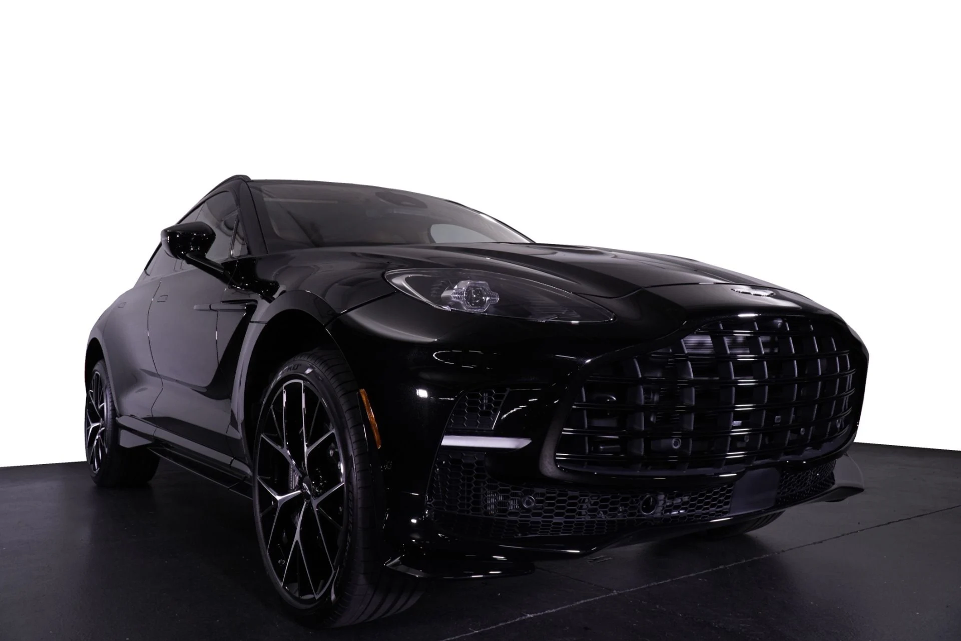 mph012_2393461767_New_2026_Aston_Martin_DBX_707_1762322943_ffe8f7278b