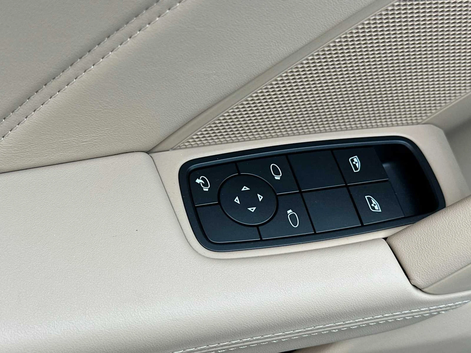 mph012_2402985536_5abc920d536bf5450989be43265a4668x_6034f11694