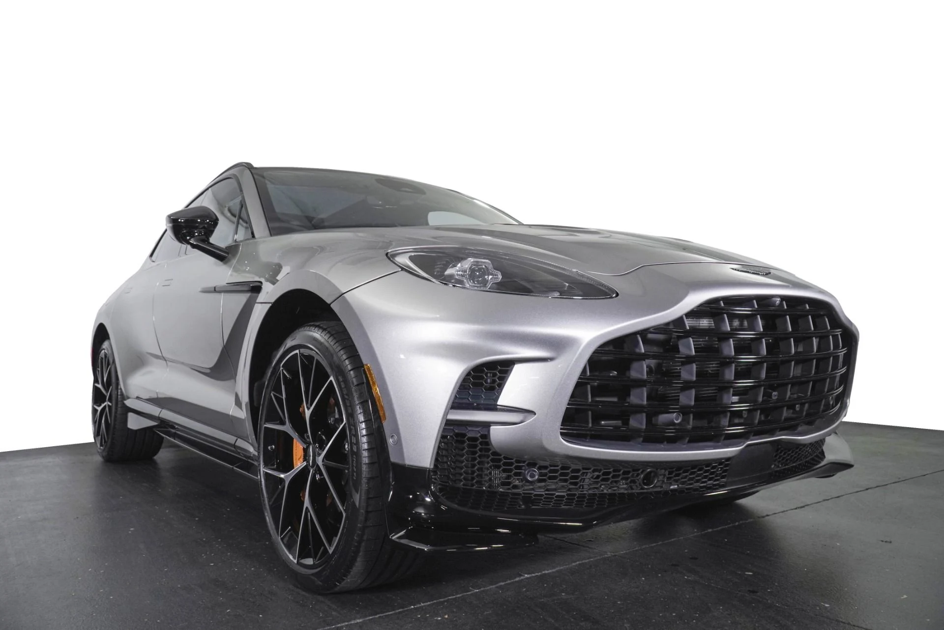 mph012_2407951997_Used_2025_Aston_Martin_DBX_707_1792739128_7c3416f8f6