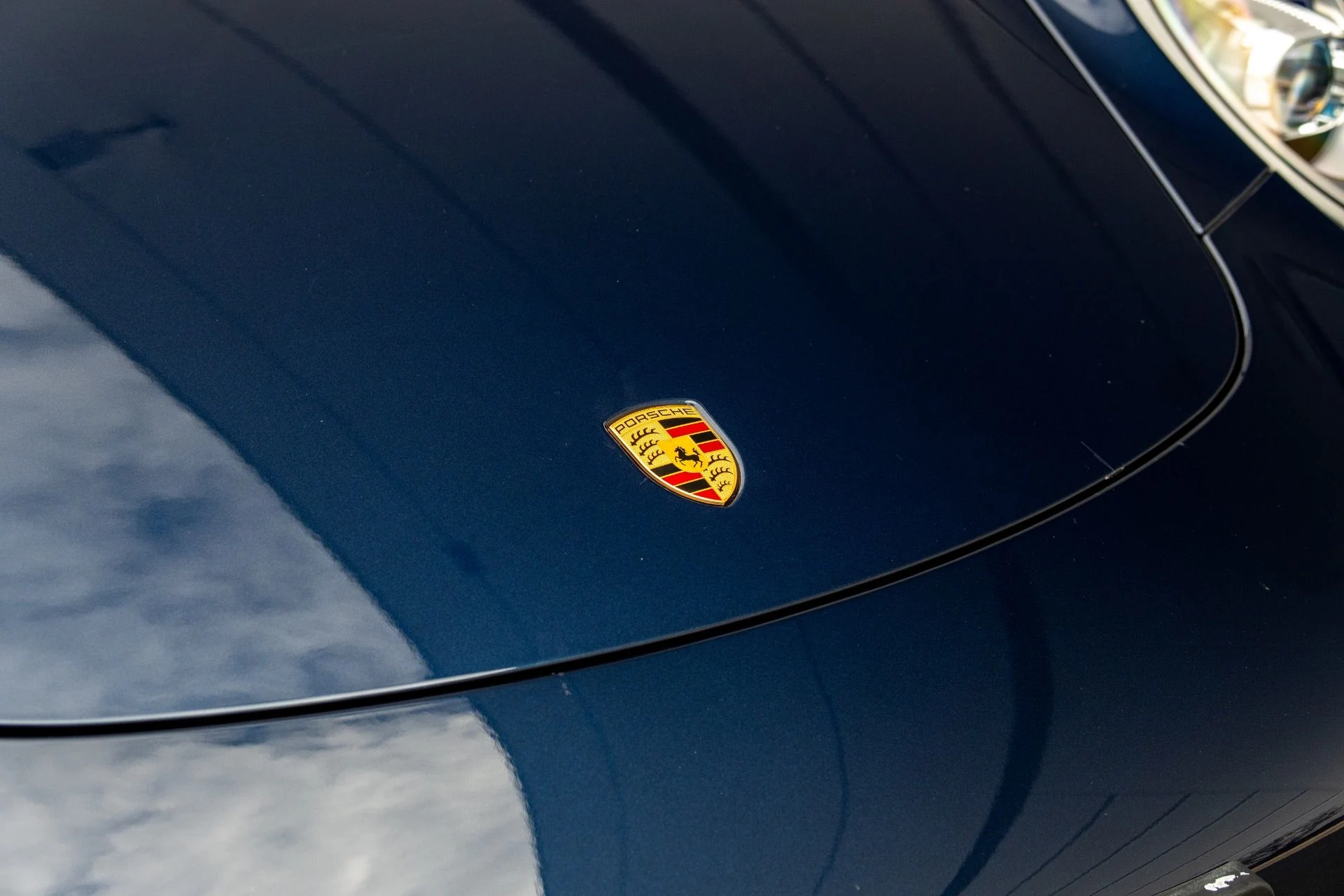 mph012_2411010187_Used_2019_Porsche_911_Carrera_1759430060_b3a49aae4b