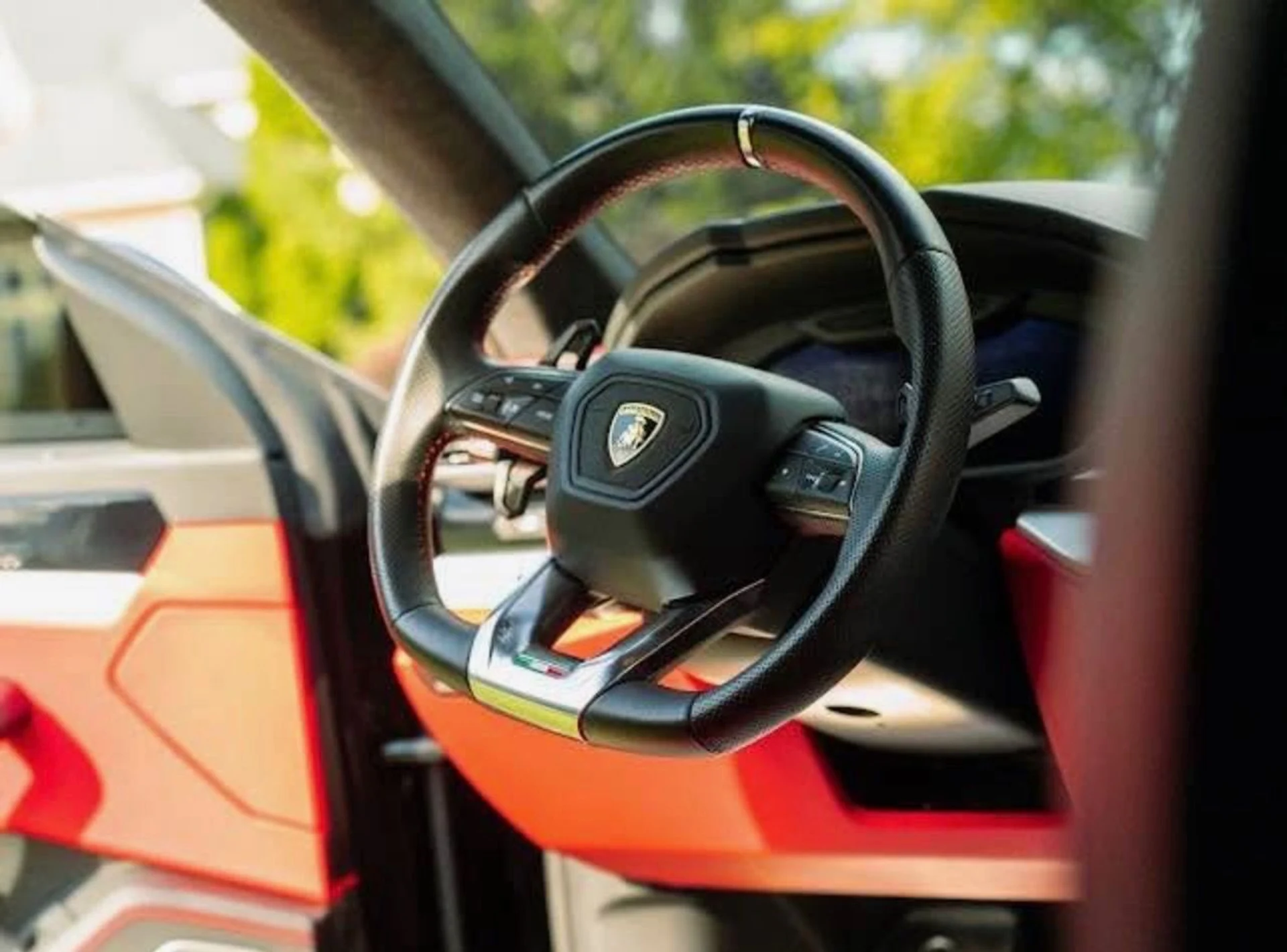 mph012_2413108085_Used_2020_Lamborghini_Urus_1757017020_240f6c8a39