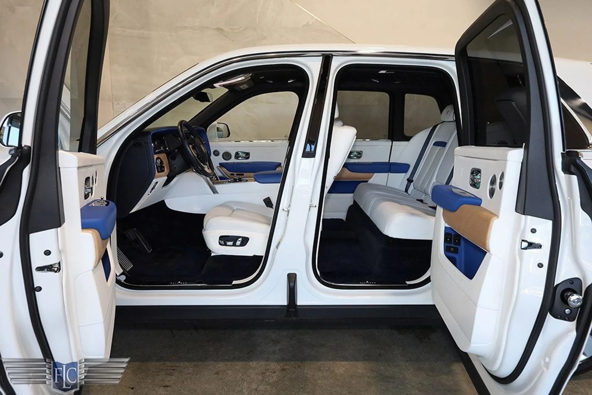 mph012_2414734472_used_2021_rolls_royce_cullinan_sportutility_9689_22989825_13_1024_00672bee52