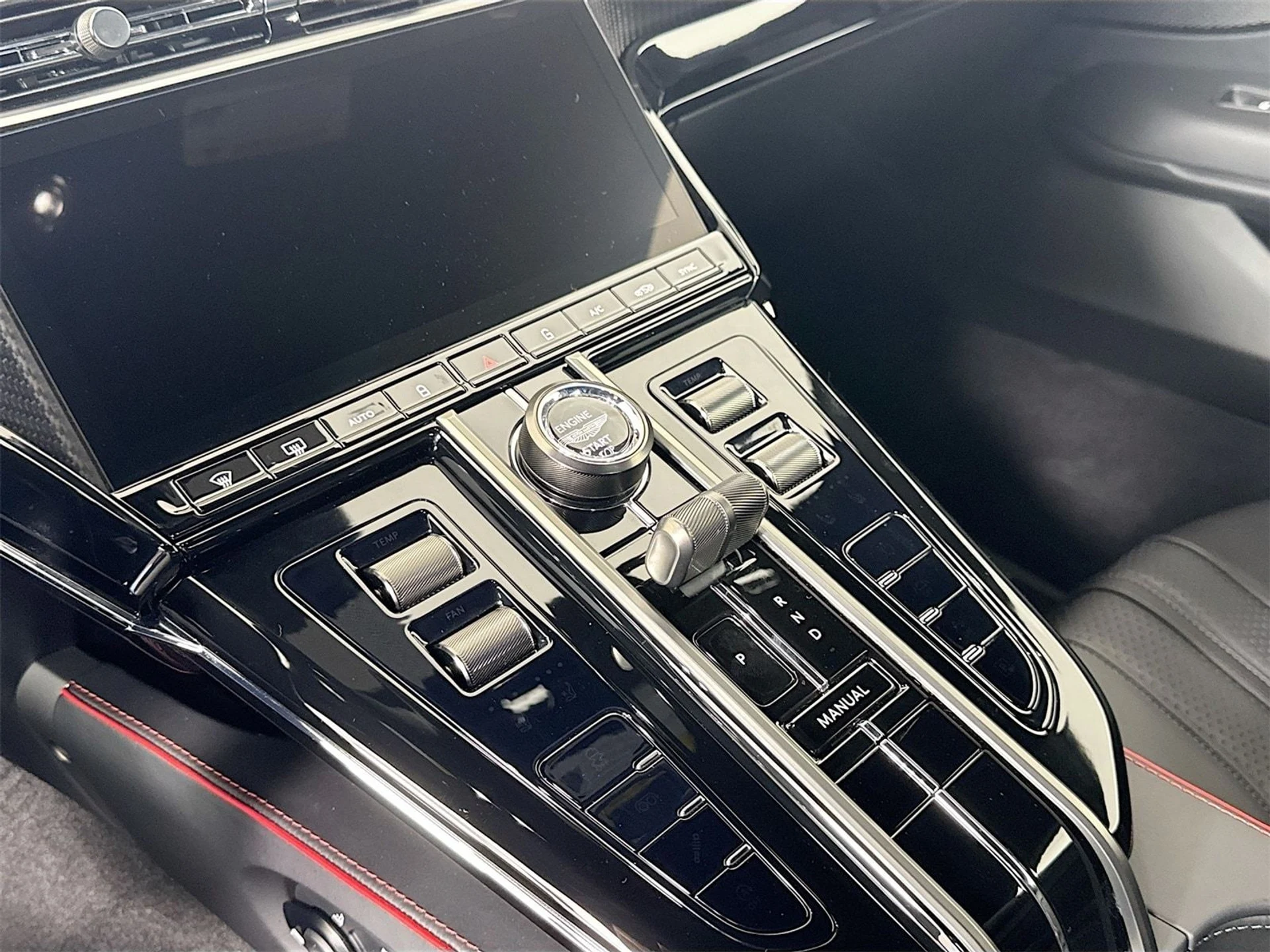 mph012_2423044078_18120a033d3256a662bb8c5f2606a703x_16506dbbaa