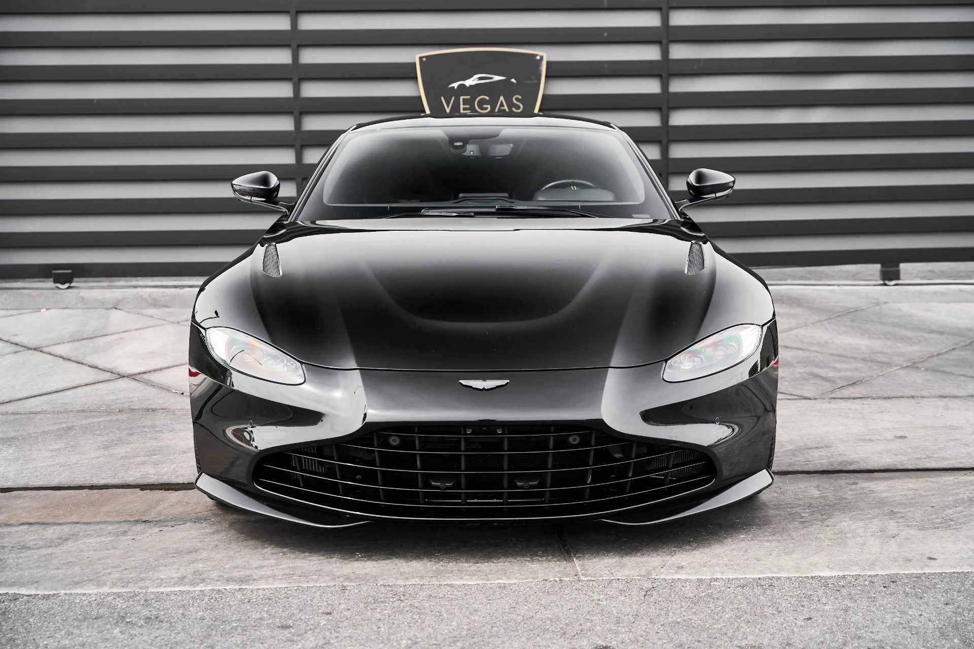 mph012_2441745948_Used_2023_Aston_Martin_Vantage_1775333298_730c4247d3