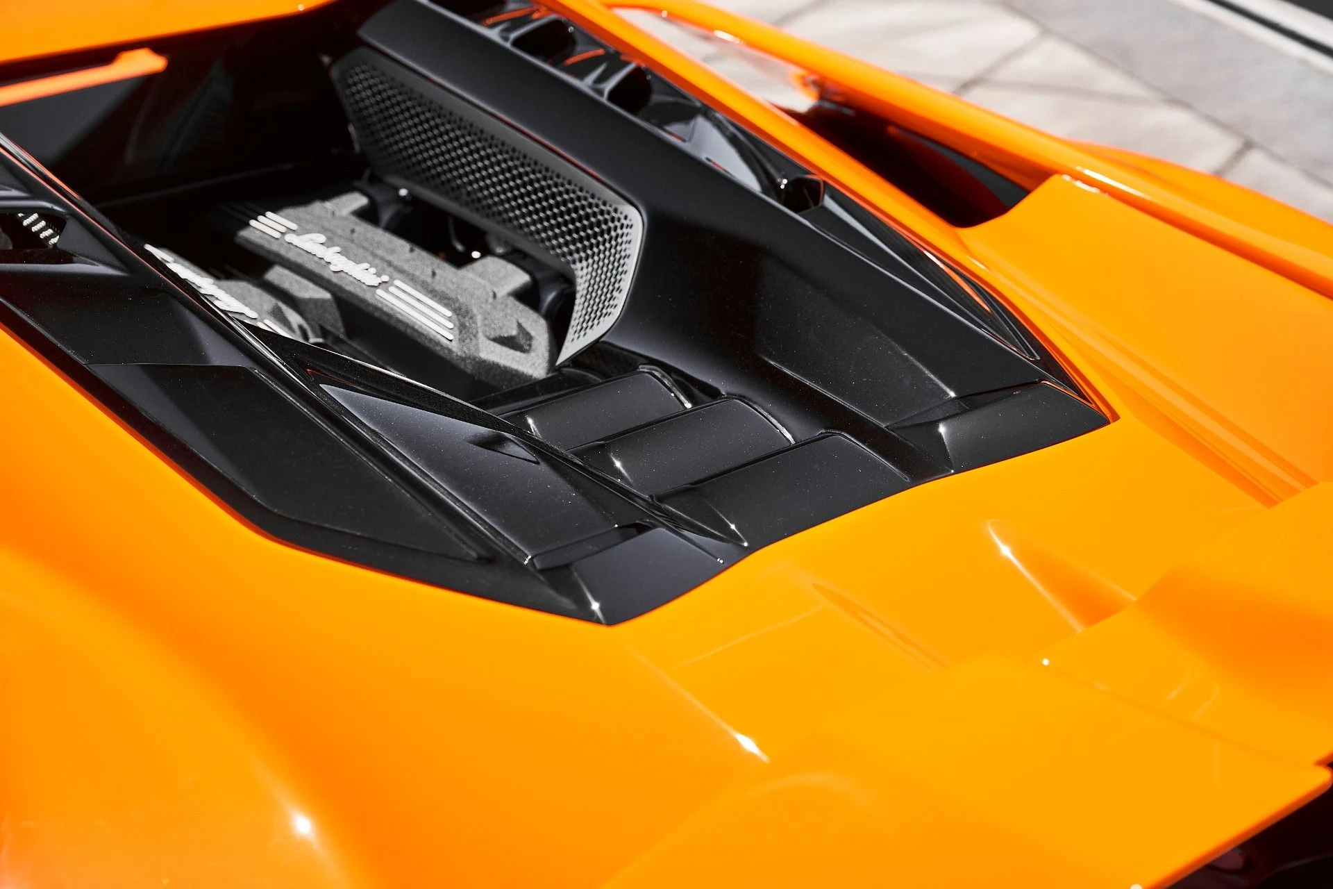 mph012_244701140_Used_2024_Lamborghini_Revuelto_Base_1777394266_6913c23f4c