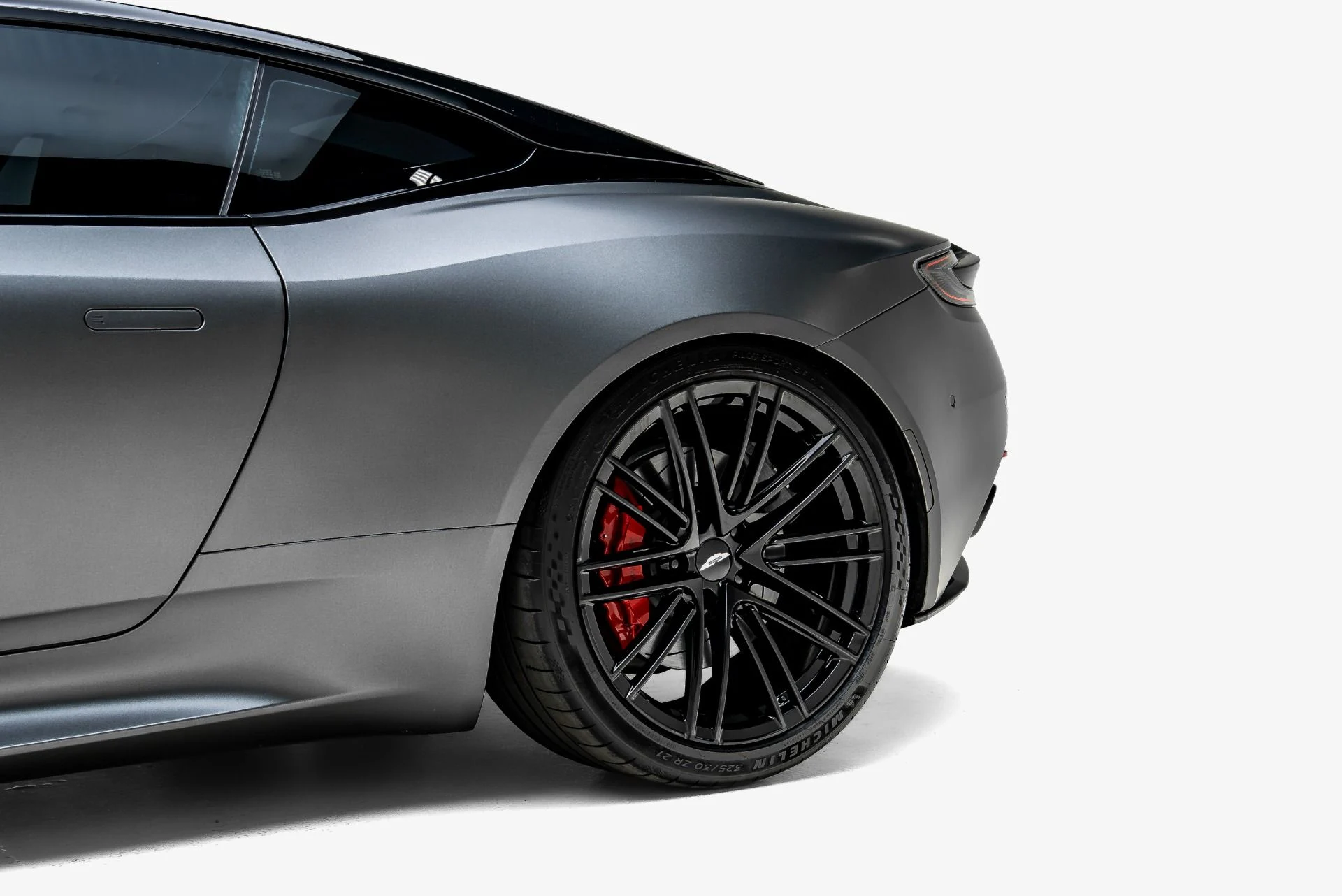 mph012_2459232818_Used_2024_Aston_Martin_DB_12_V8_1784874886_d31e89ec96
