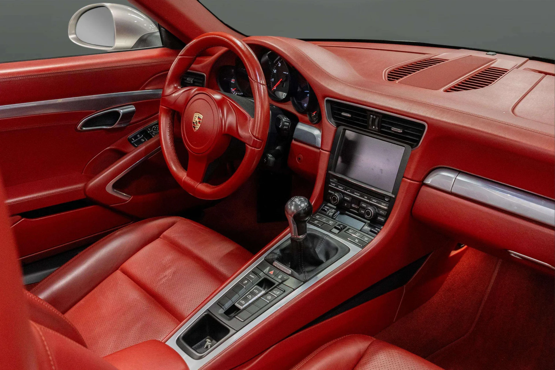 mph012_2460523768_455bda41_2e7c_4bd2_868a_197ae87b18ac_201220_Porsche2091120_Carrera2028_WP_0_CA_2_A96_CS_14062929_12_79614a712c