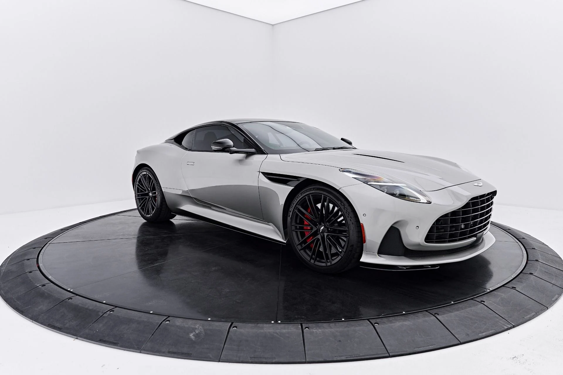 mph012_2465293044_Used_2024_Aston_Martin_DB_12_1789627719_c90a57c335