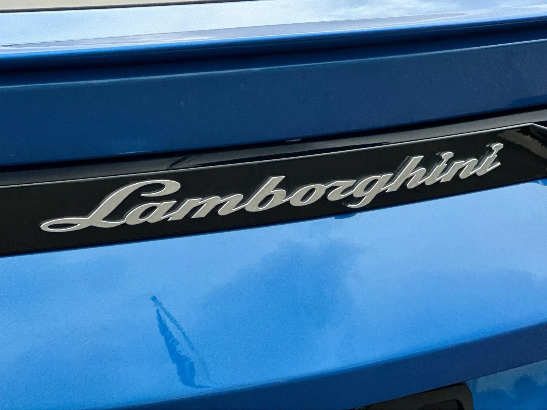 mph012_2467537632_Used_2019_Lamborghini_Urus_Selezione_CPO_1766588986_68537f30b3