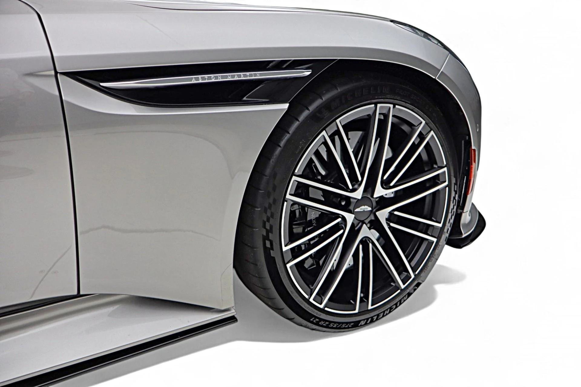 mph012_2468868862_Used_2024_Aston_Martin_DB_12_Volante_b78d856197