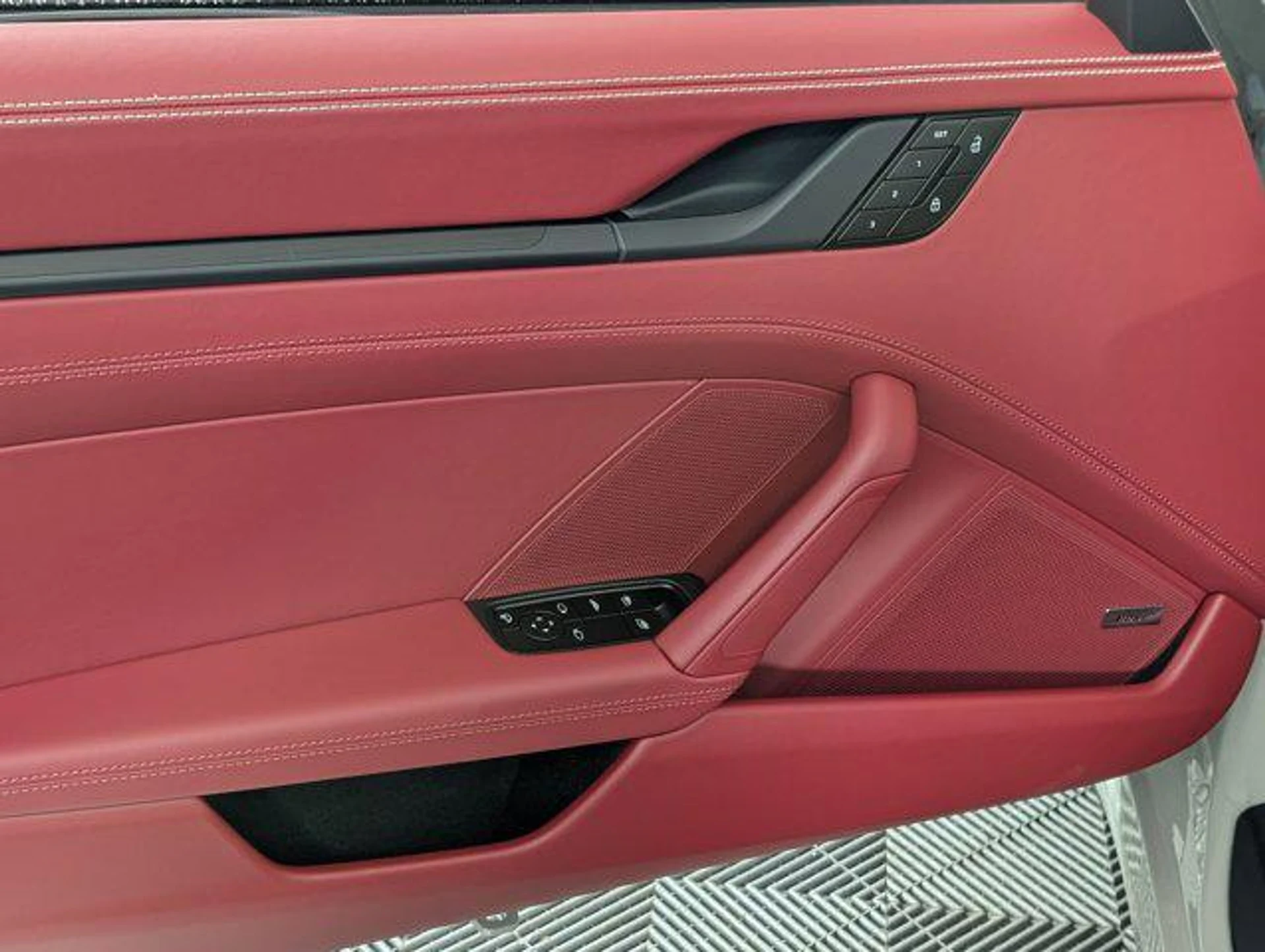 mph012_2473386247_SK_0_Rhcqr_VU_3_WR_22_B_Mds_O_Jtf_Z1_Io_ae7edf113b