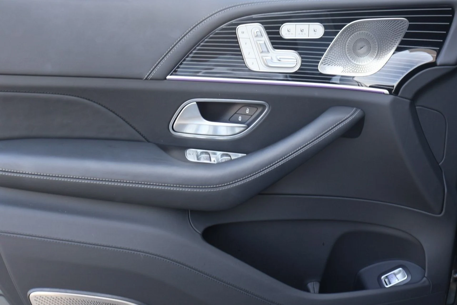 mph012_2485590734_13_d2294a97db