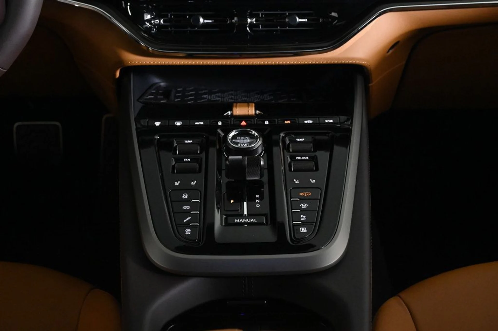 mph012_2487918117_new_2026_aston_martin_dbx_707awd_11350_22968776_13_1024_d100ee767f