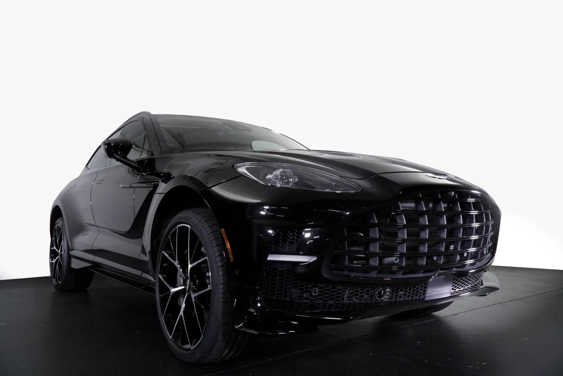 mph012_2490917916_New_2026_Aston_Martin_DBX_707_1769661941_5a9e5439f1