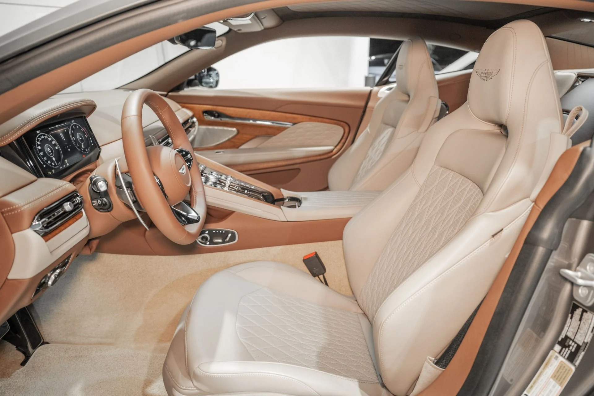 mph012_2499098356_Used_2025_Aston_Martin_DB_12_V8_1762356826_16c25eaf0a