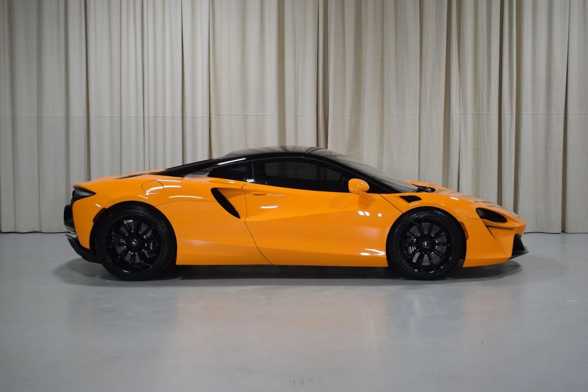 mph012_250154642_4f88d6e65f16cd248fd90678fa979b03x_0a17c7b482