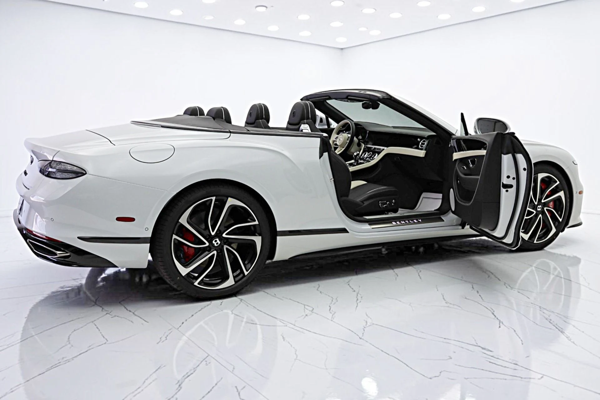 mph012_2509500925_New_2026_Bentley_Continental_GTC_S_469711b672