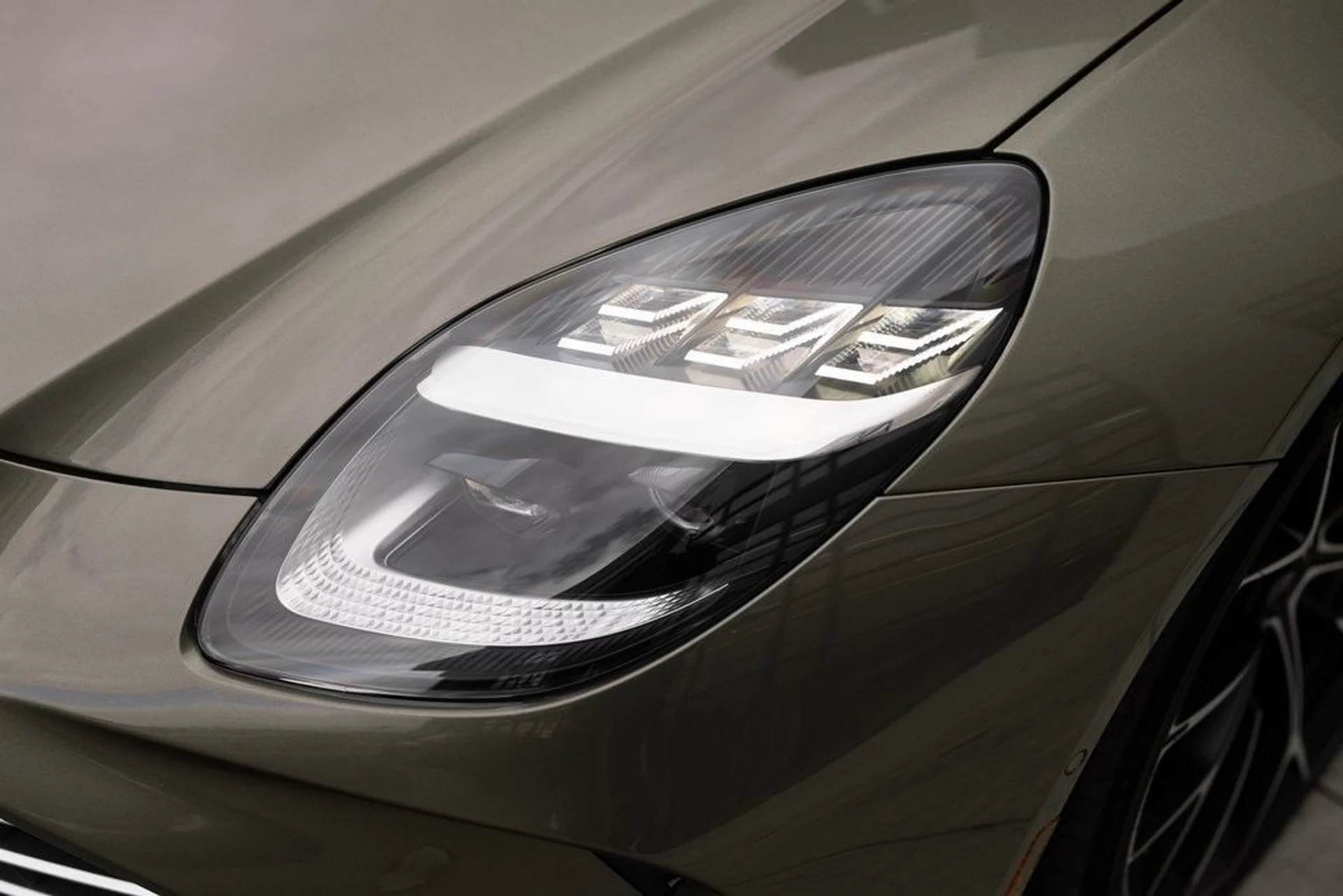 mph012_2513763452_b48cfba211dbdac9256945369af81042x_8863d25e96