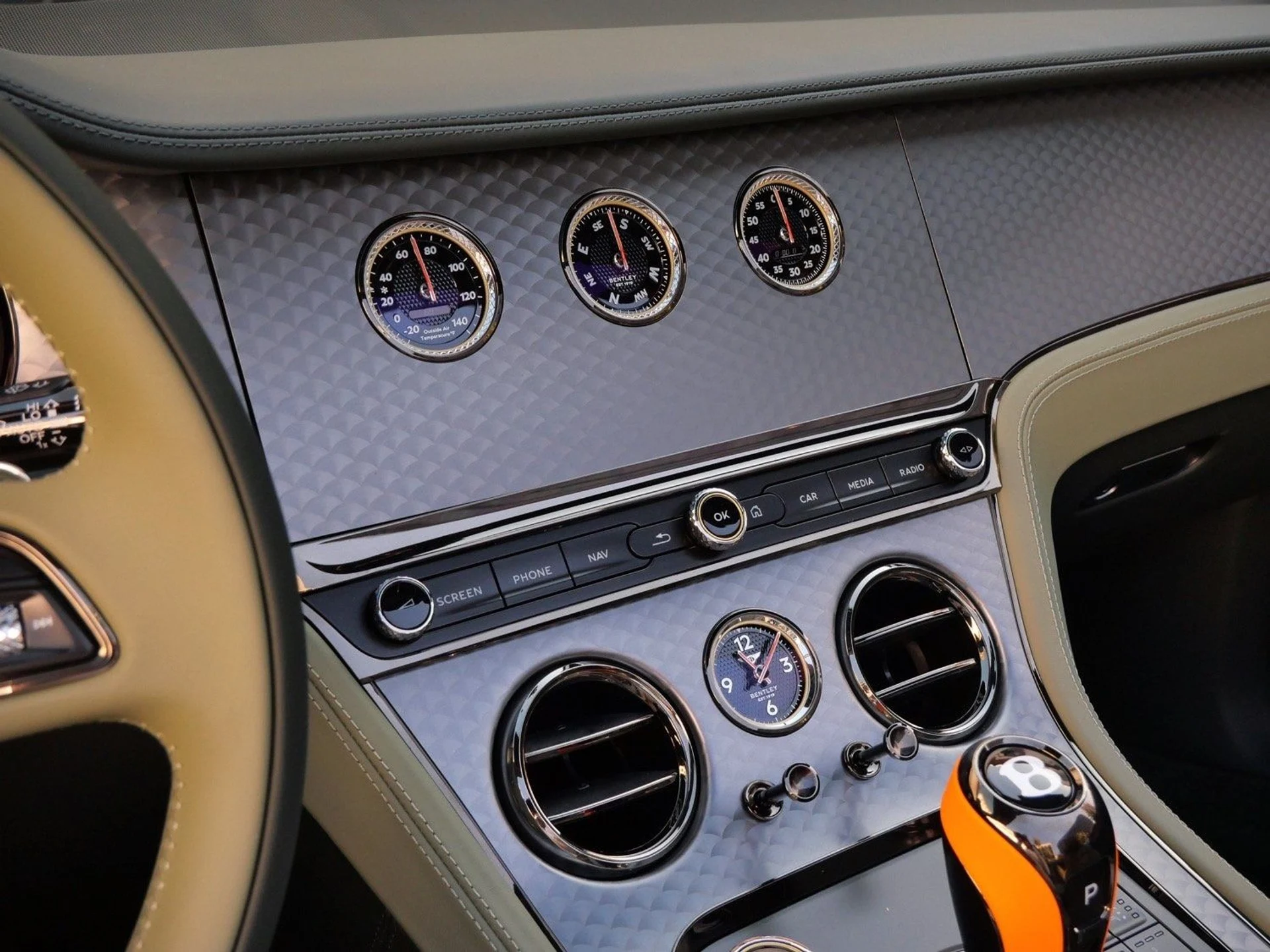 mph012_2514001438_c3a2b96c448f11a79e8737fc9337351ax_3fc9926502