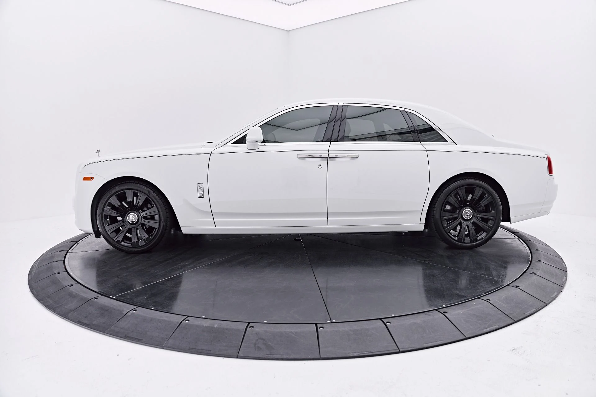 mph012_2518801091_Used_2018_Rolls_Royce_Ghost_Base_1787073500_76d992ffa1