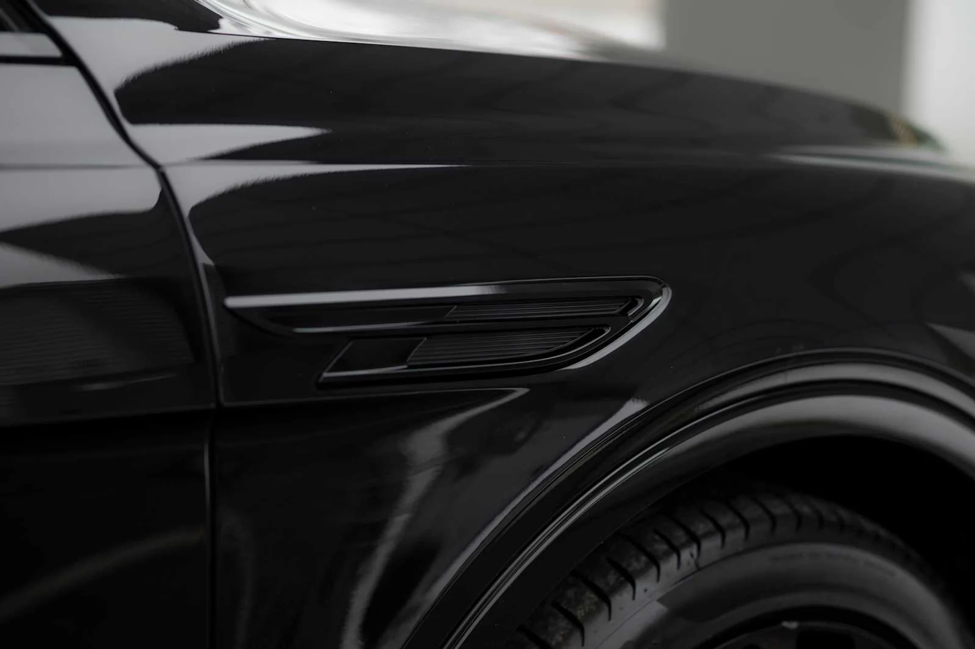 mph012_2520056302_e102ad9b56f56ffb23b6fcdc3ab50541x_183af68f0d