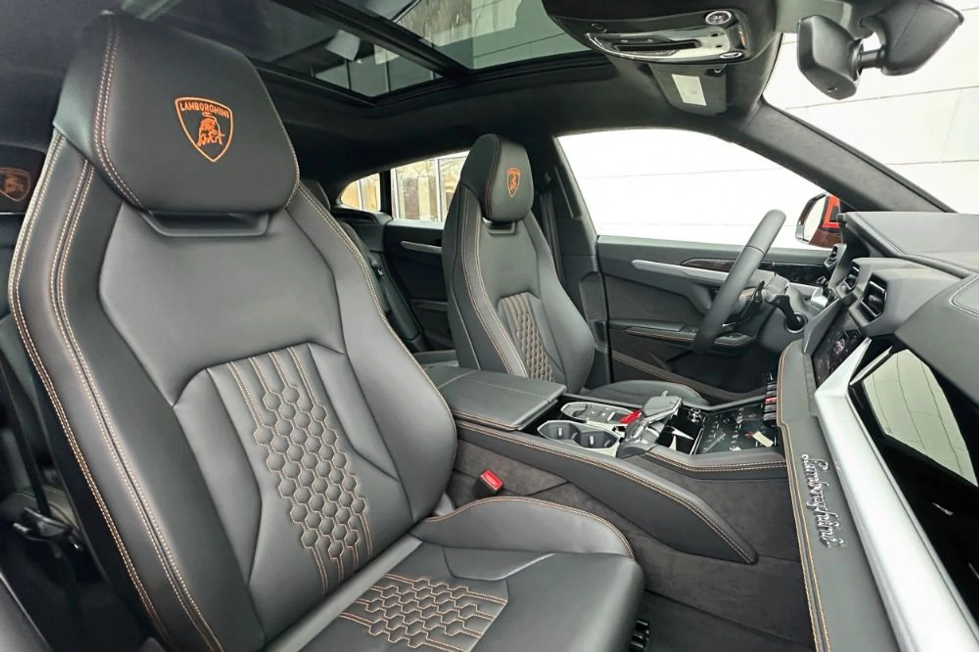 mph012_252214757_New_2025_Lamborghini_Urus_SE_1765782567_59ee512429