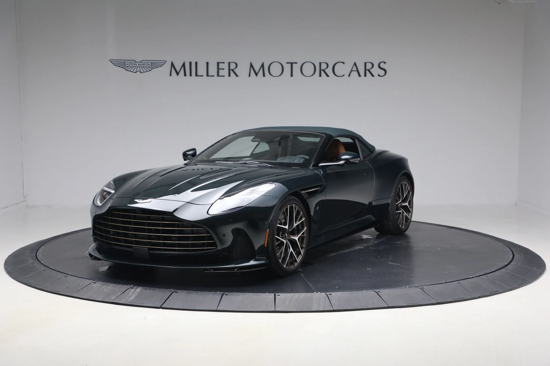 mph012_252361310_New_2026_Aston_Martin_DB_12_Volante_1769621875_4c5fbafe22