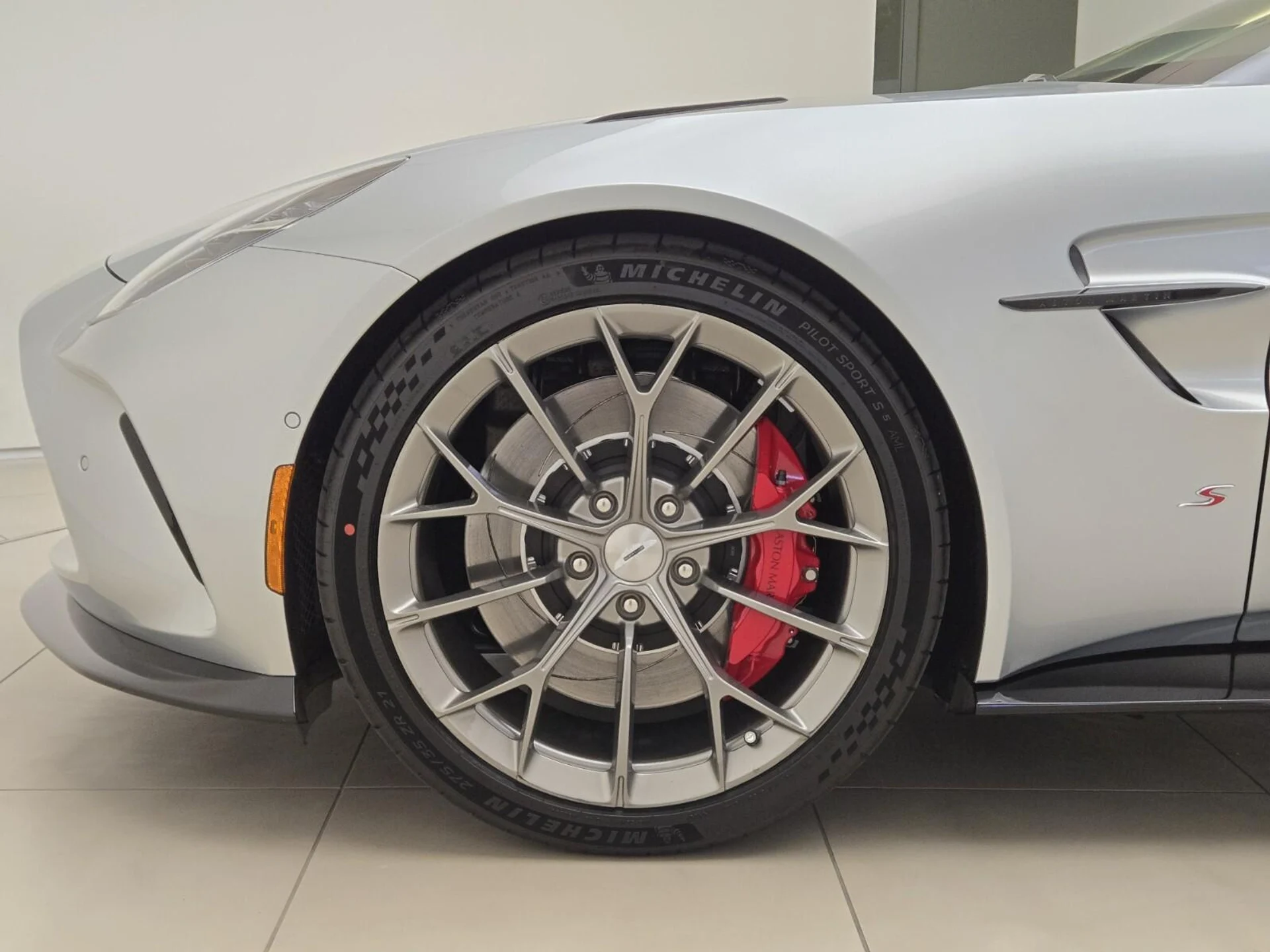mph012_2524765879_New_2026_Aston_Martin_Vantage_S_1778909007_05bb82e46f