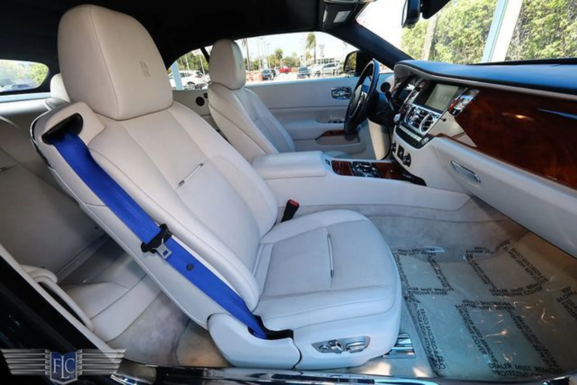 mph012_2525789838_used_2016_rolls_royce_dawn_2drconvertible_6305_22995256_17_640_71fc5a0ce0