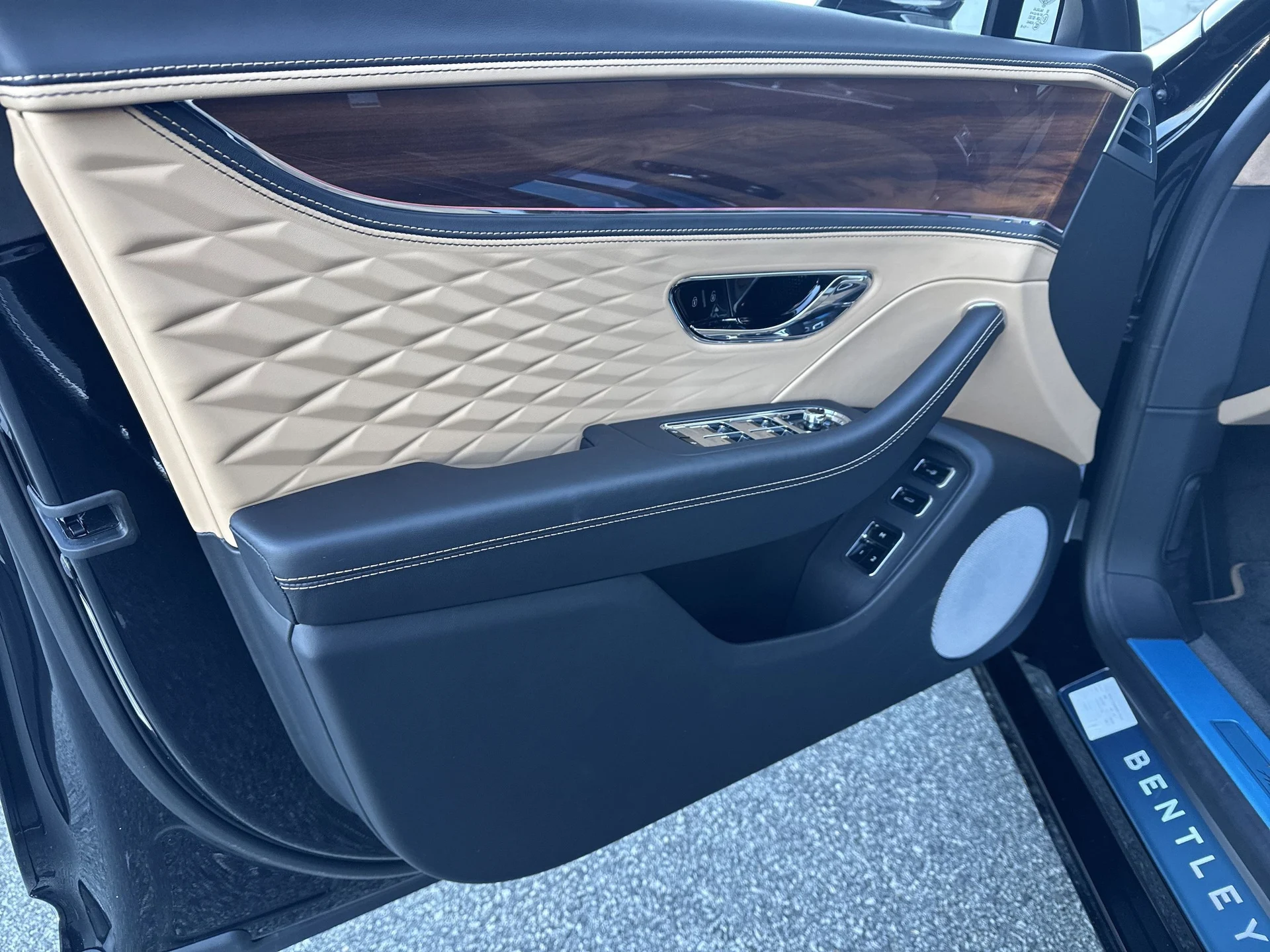 mph012_2527633551_0cb86f0ca3421a67552e368163870d5dx_84fb410ba6