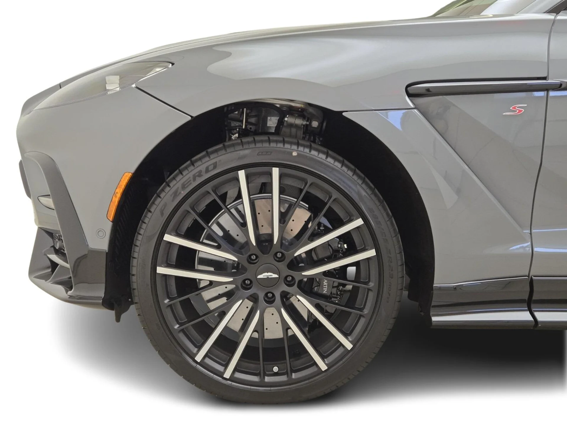 mph012_2532764589_New_2026_Aston_Martin_DBX_S_1776143662_00361e55e6