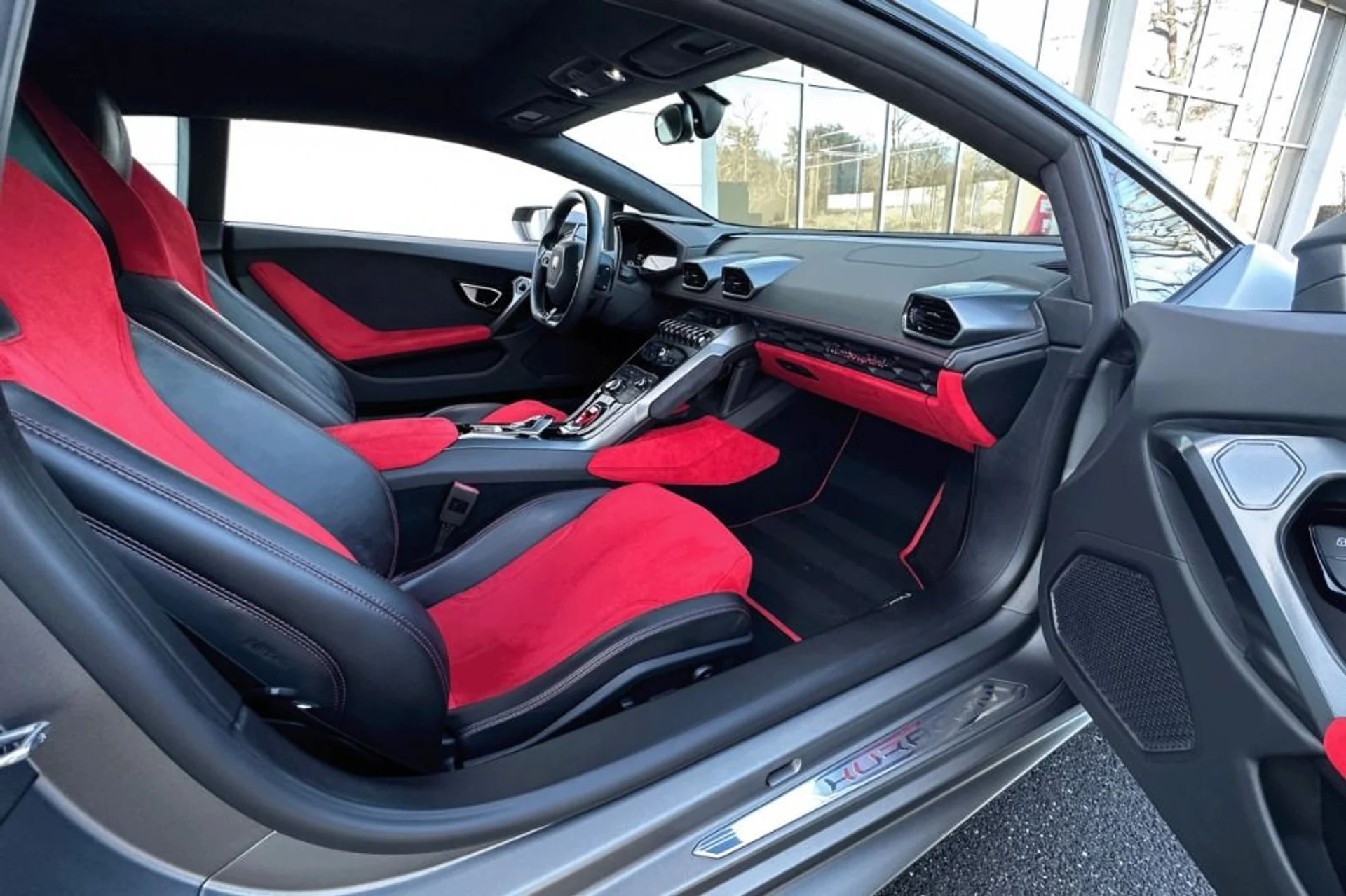 mph012_2536230968_Used_2015_Lamborghini_Huracan_LP_610_4_1767011608_7b2306cca3