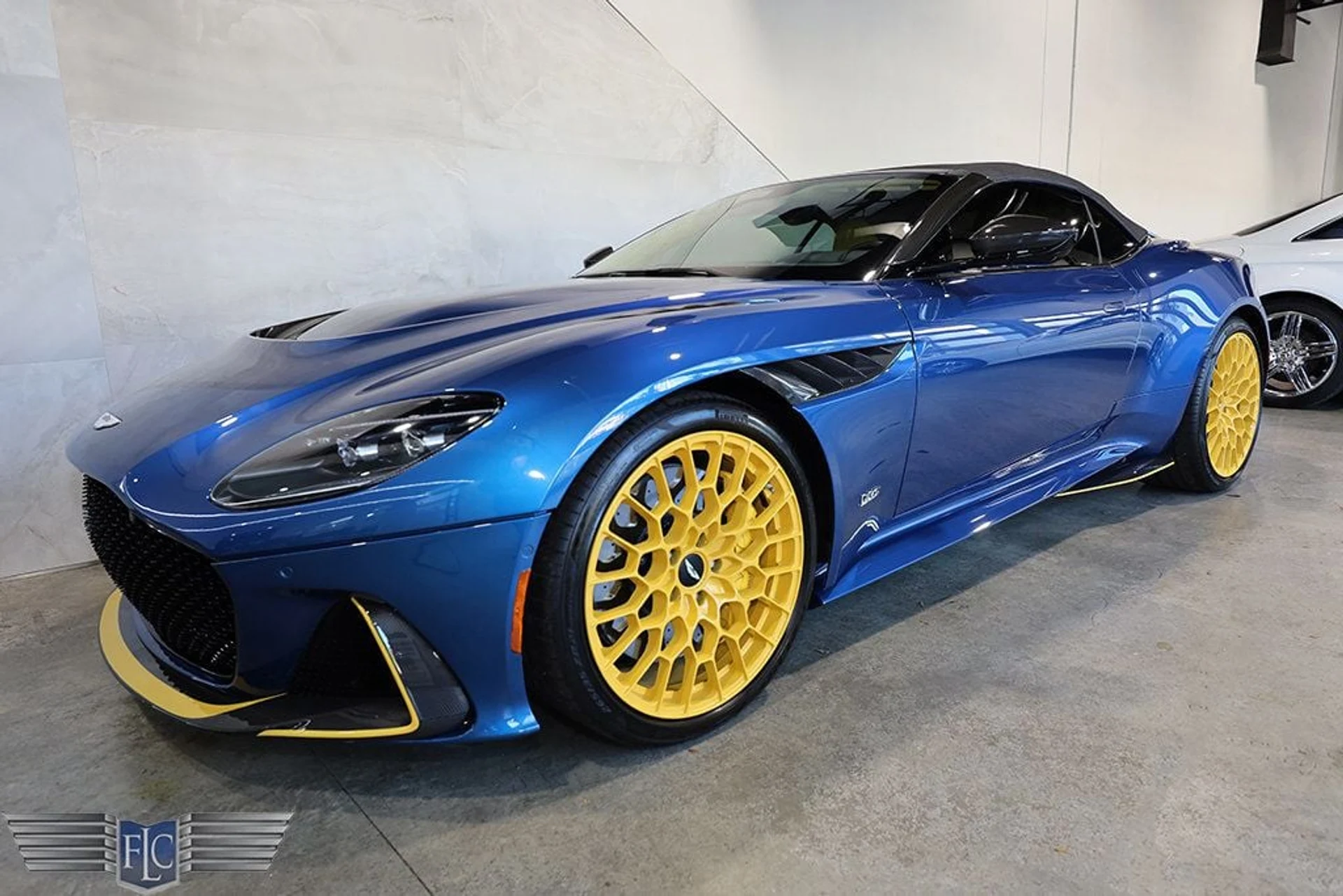 mph012_2539667525_used_2023_aston_martin_dbs_20235volante770ultimate_9689_22994688_13_1024_ff74d06a69