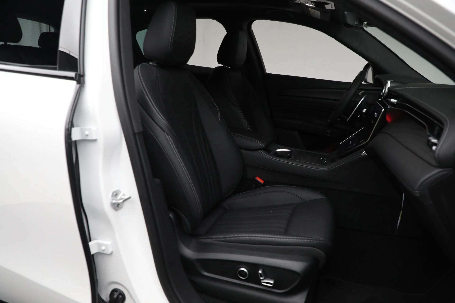 mph012_2544696798_New_2025_Maserati_Grecale_Modena_567b32da80