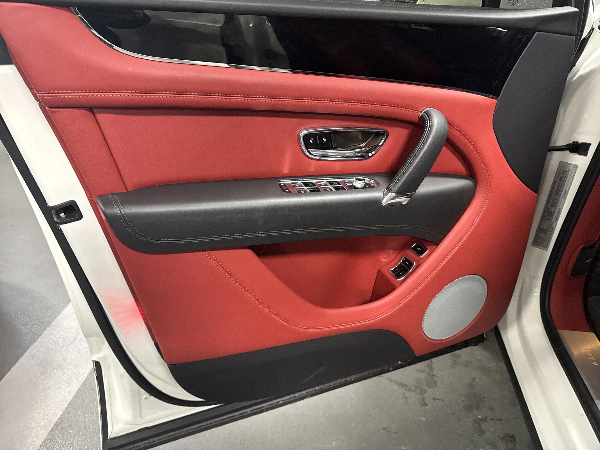 mph012_2547019768_4b318b76e5874463bcc1042ba42ec938x_47fb42c4bd