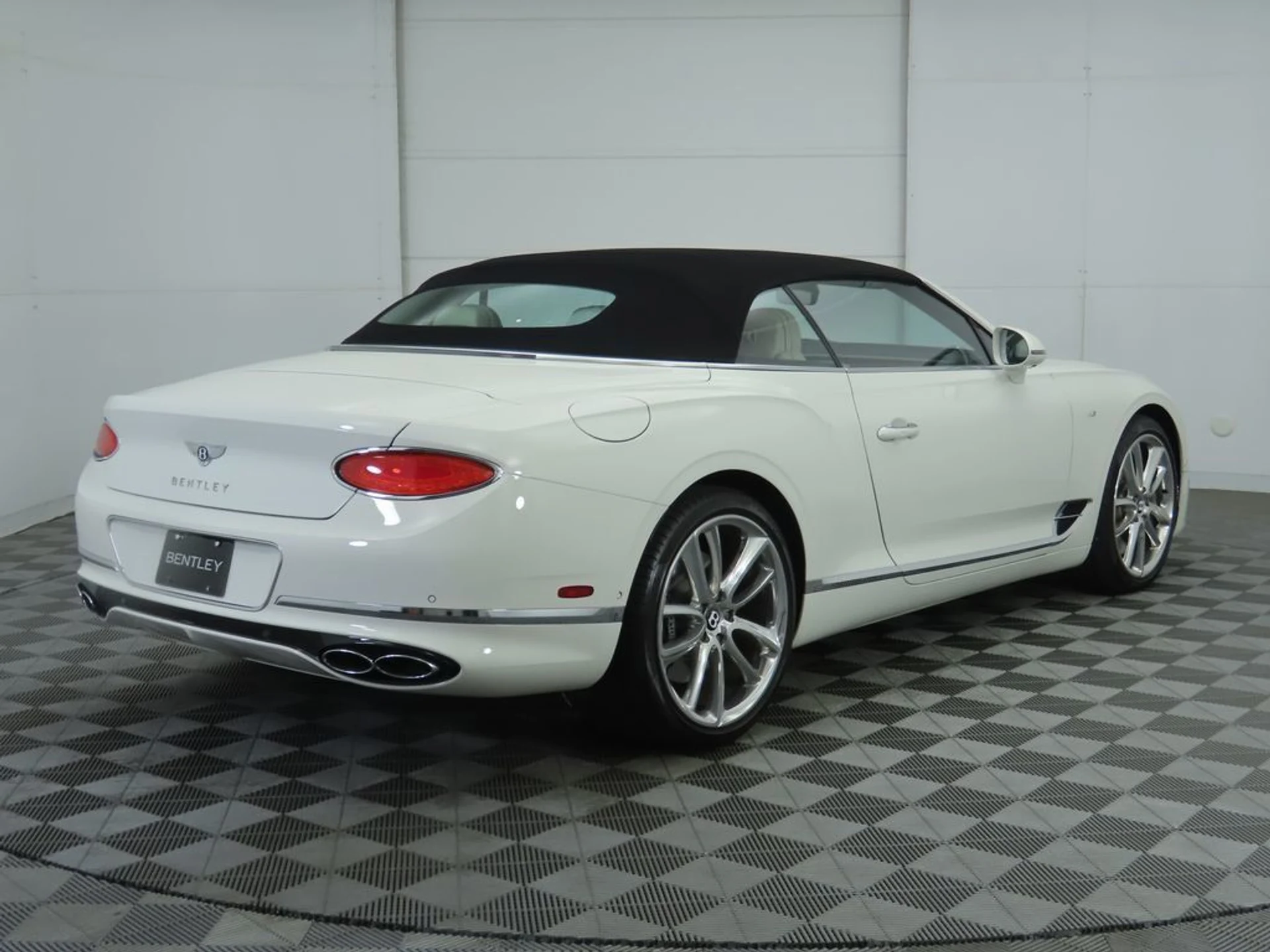 mph012_2549586420_used_2022_bentley_continental_gtmullinerconvertible_8119_22908065_13_1024_d306a8c9c3