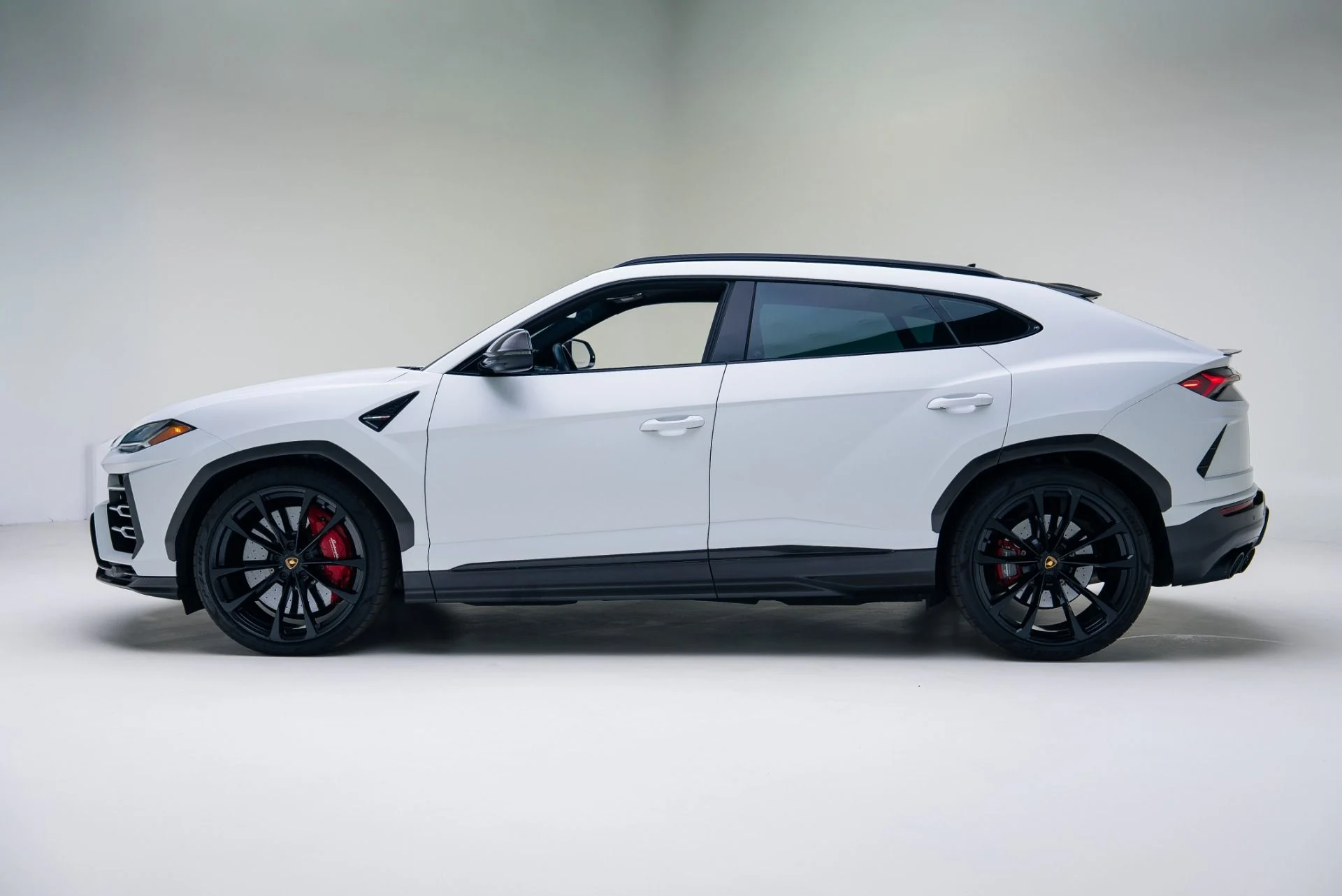 mph012_255089458_Used_2022_Lamborghini_Urus_1764978399_84177acaea