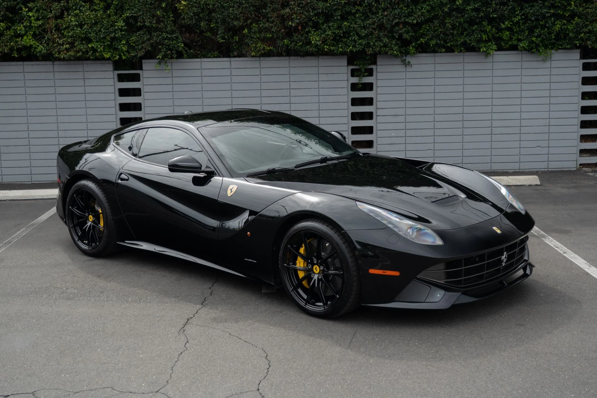 mph012_2553067117_Used_2014_Ferrari_F12berlinetta_1756490493_5ce3d24459