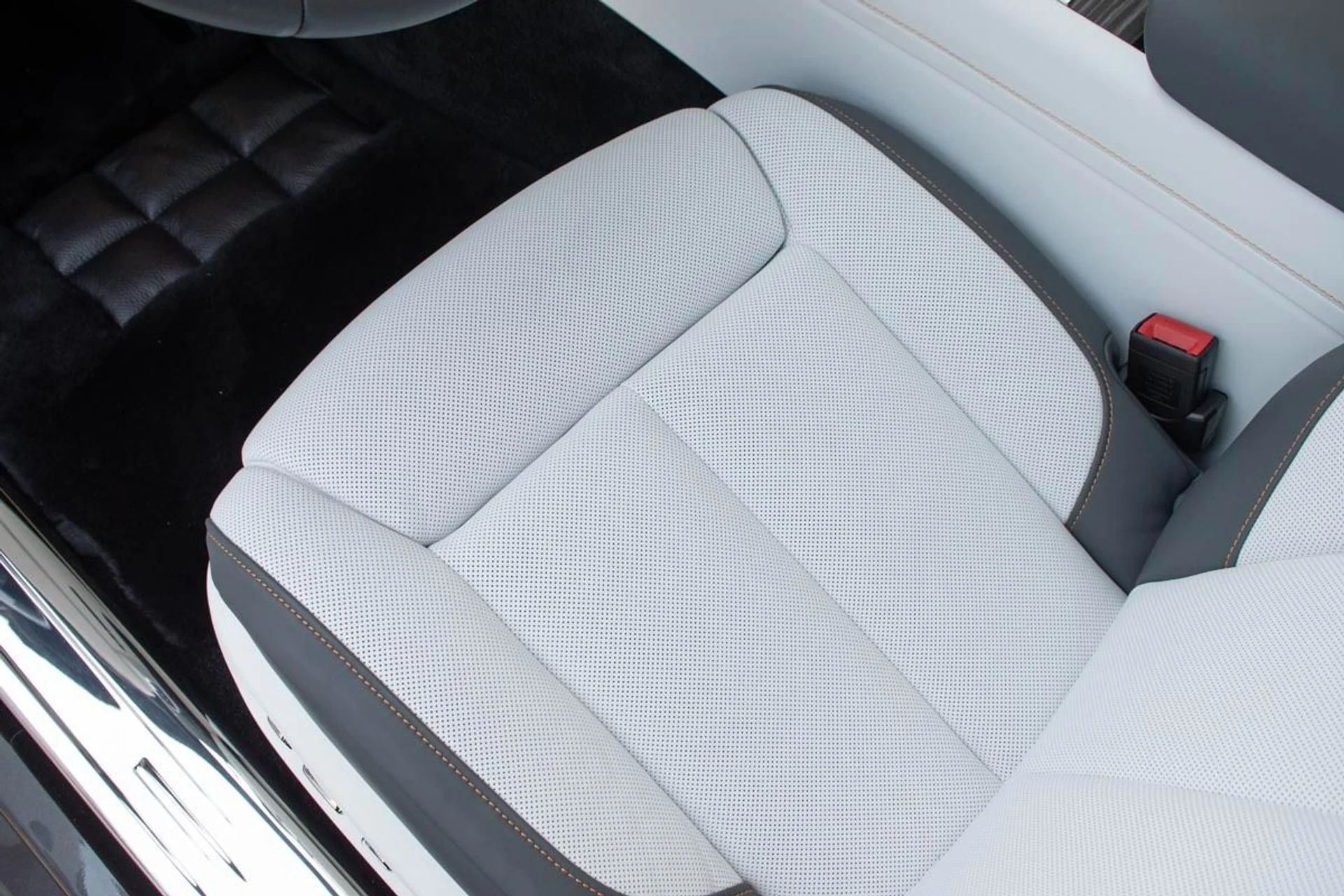 mph012_2567231755_Used_2024_Rolls_Royce_Ghost_1733915394_dcb3020de5